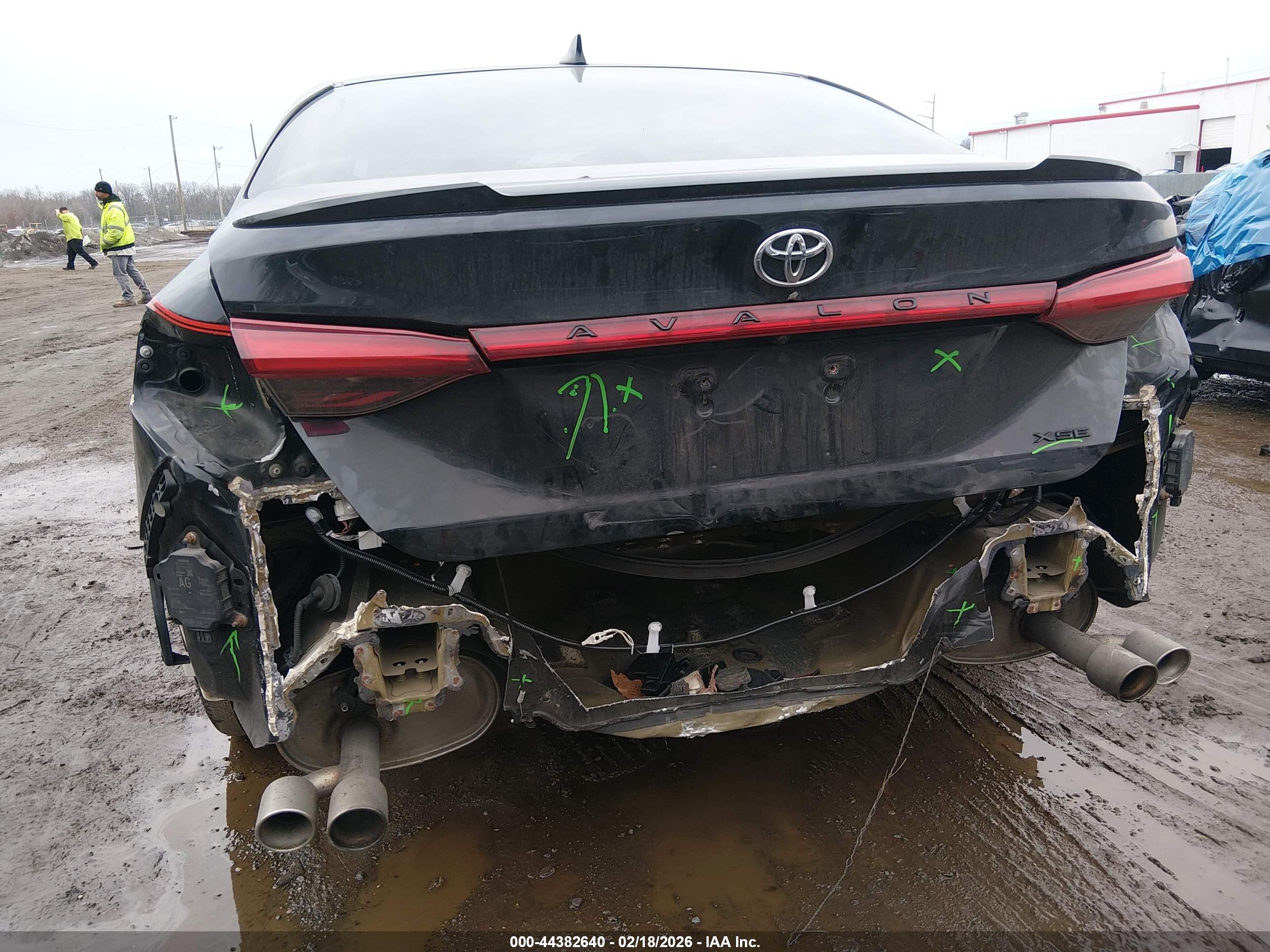 TOYOTA AVALON image 6