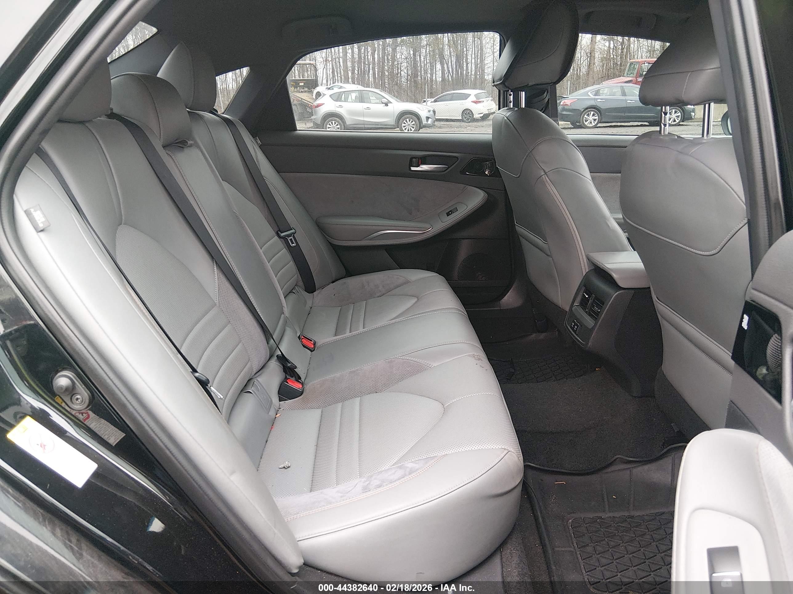 TOYOTA AVALON image 8