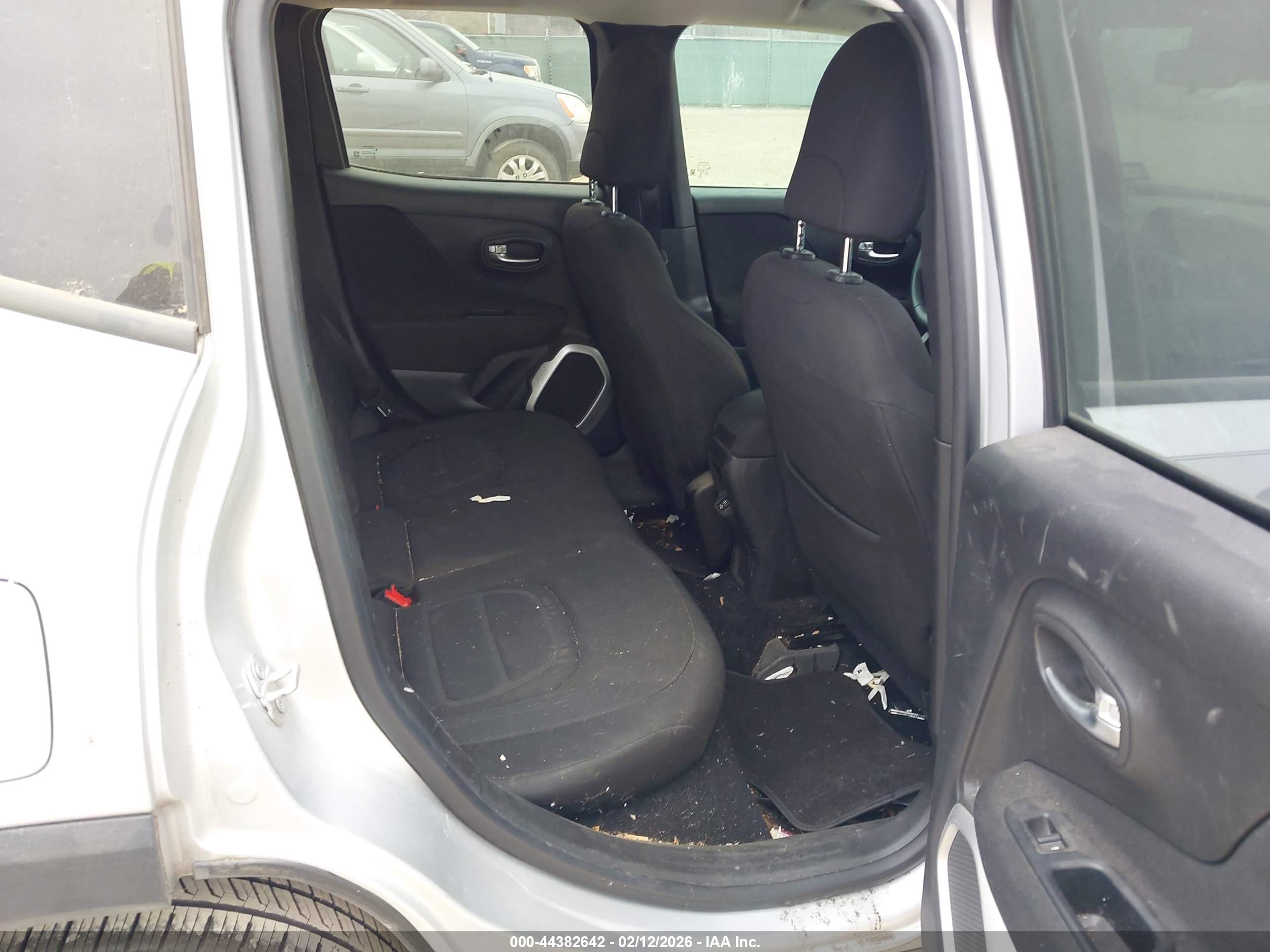 JEEP RENEGADE image 8