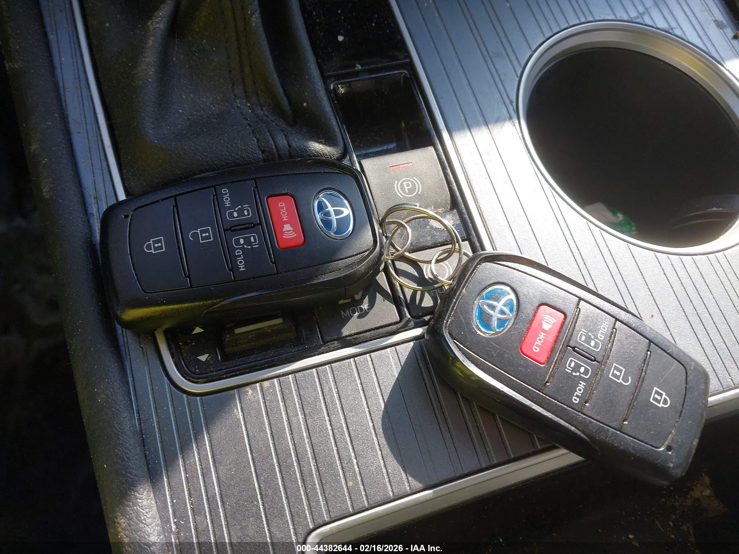 TOYOTA SIENNA image 11