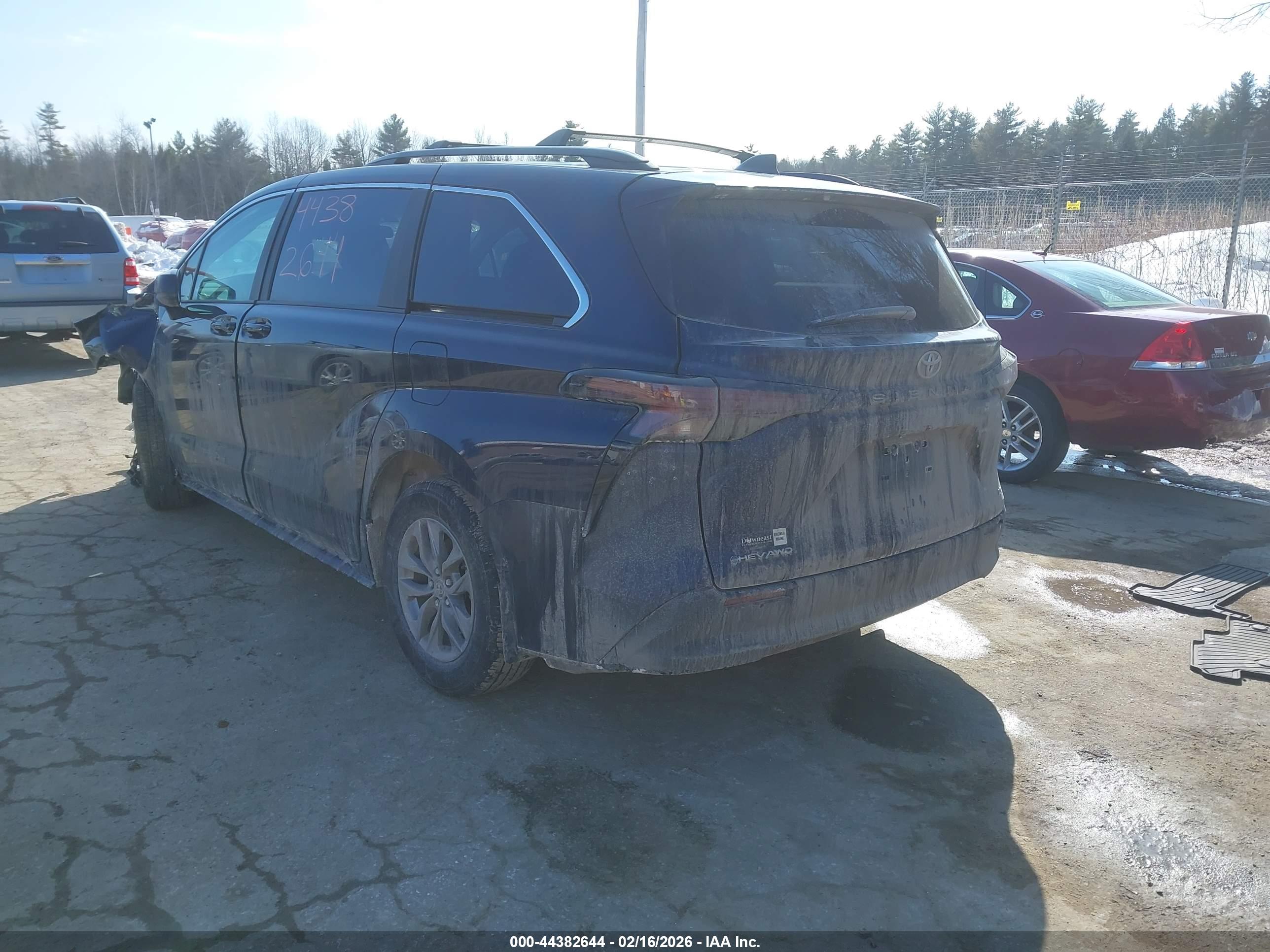 TOYOTA SIENNA image 3
