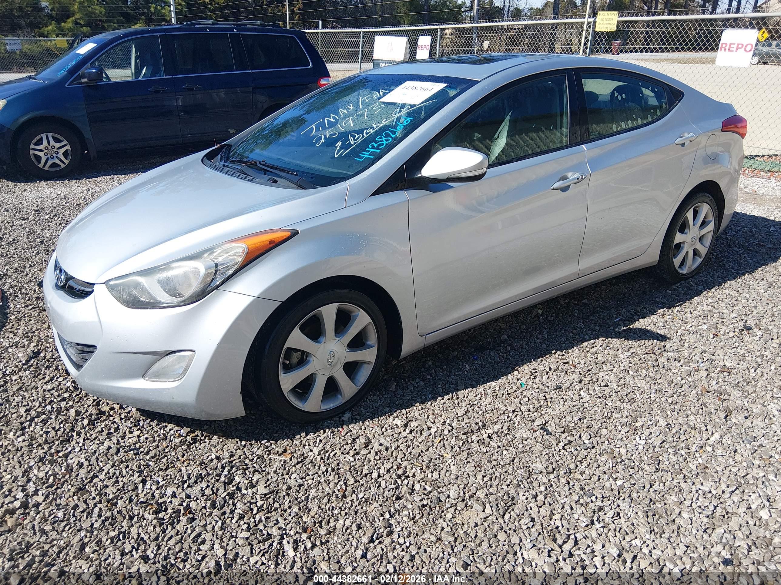 HYUNDAI ELANTRA image 2