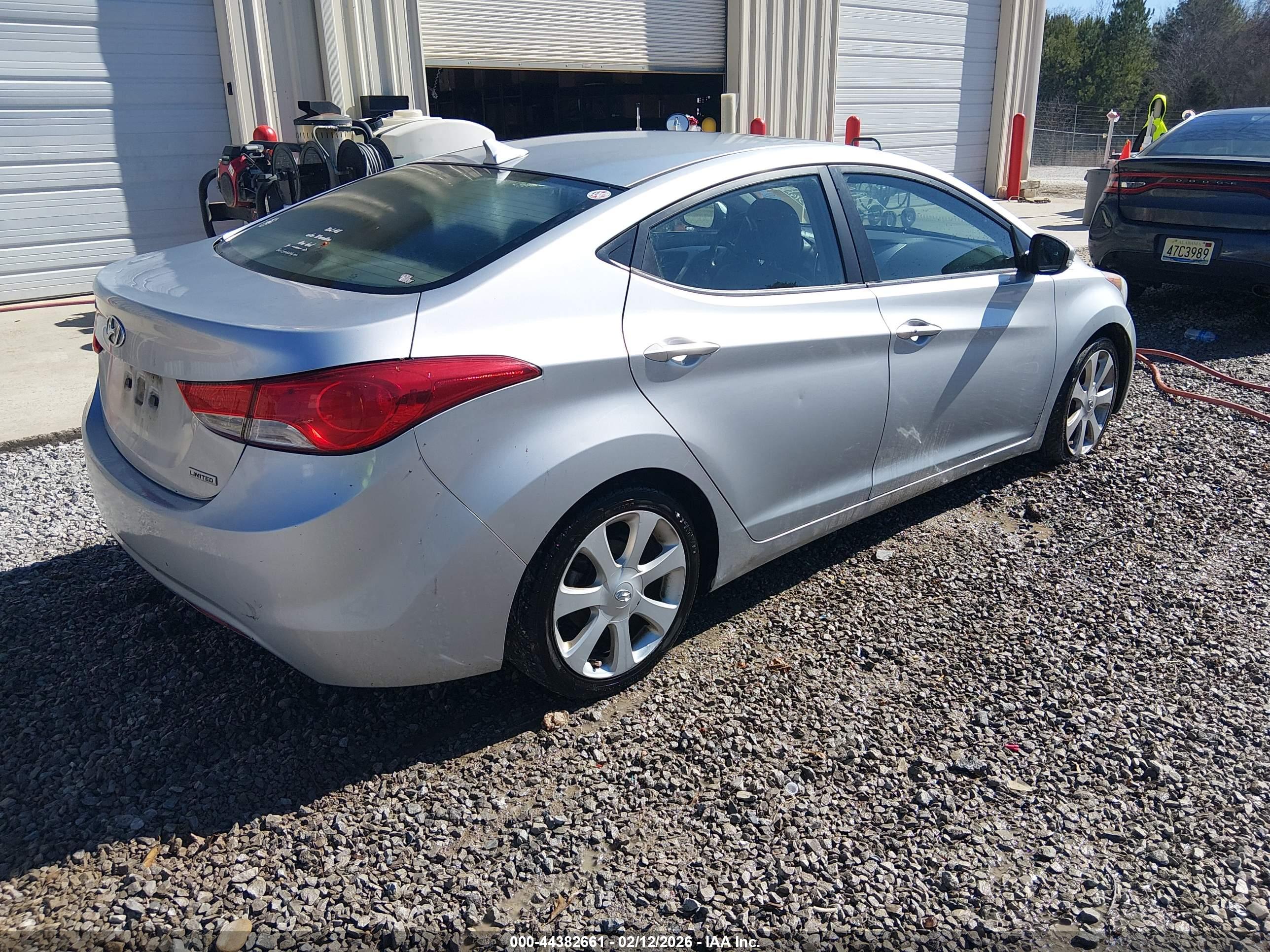HYUNDAI ELANTRA image 4