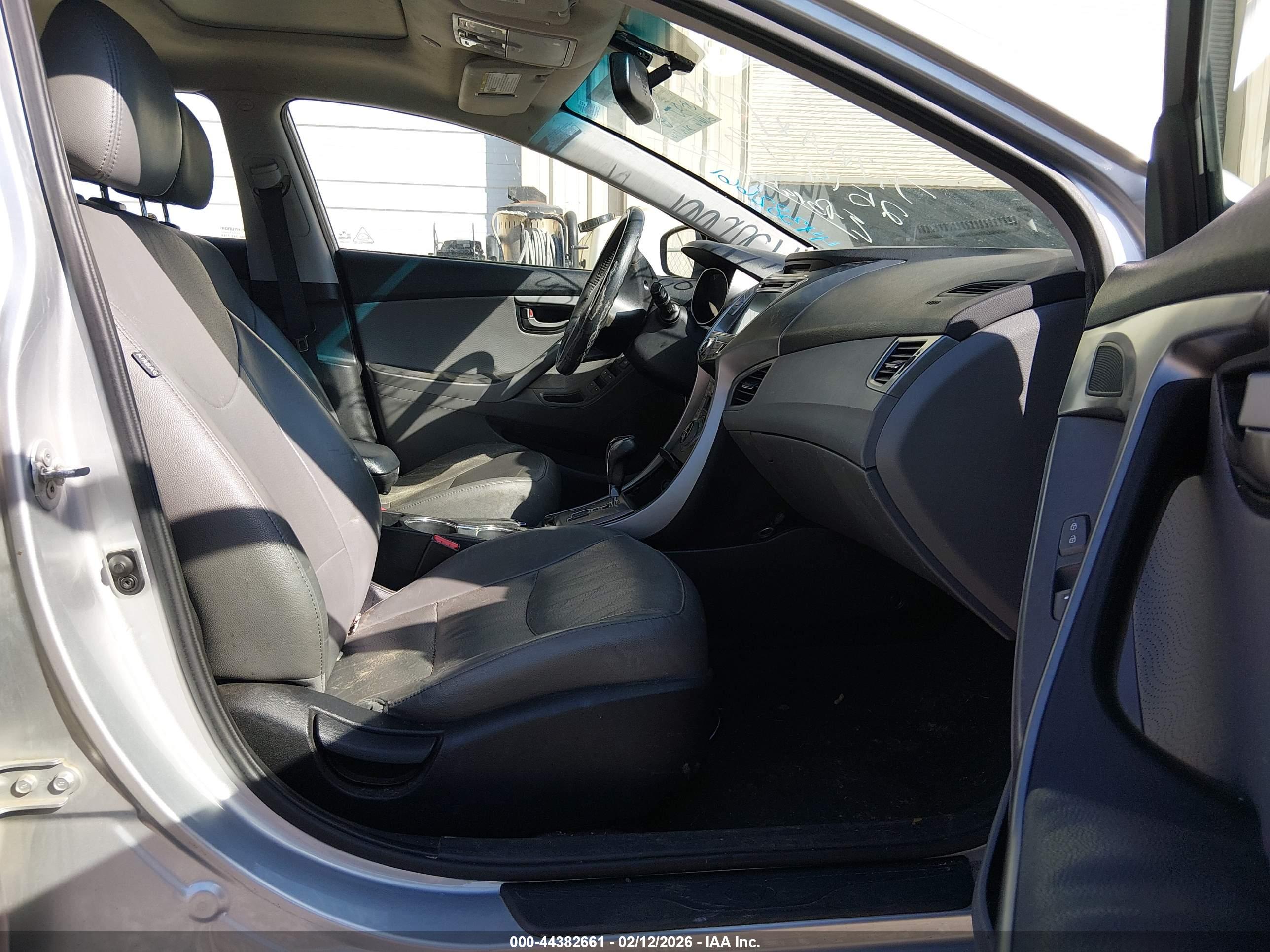 HYUNDAI ELANTRA image 5