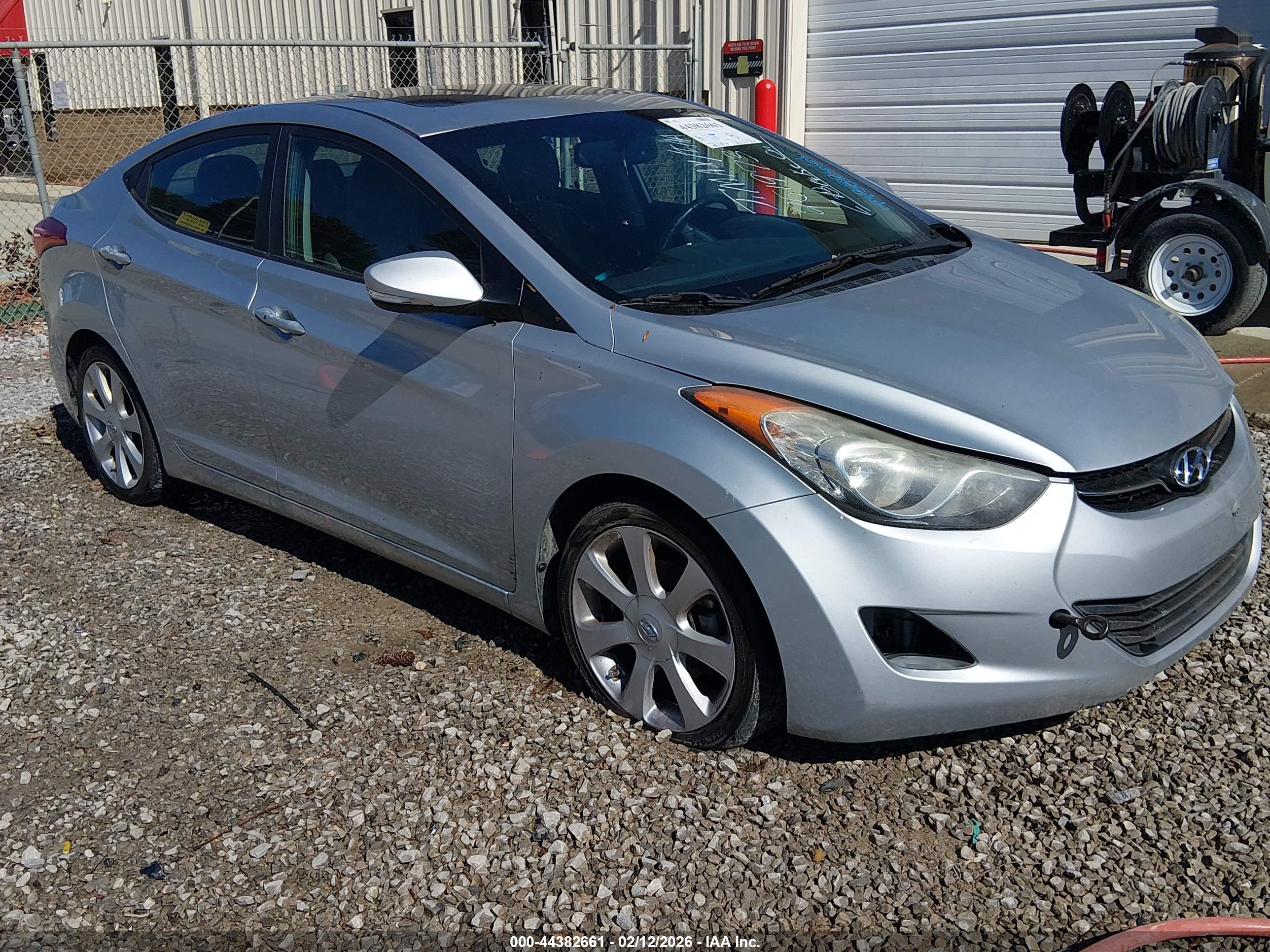 HYUNDAI ELANTRA image 6