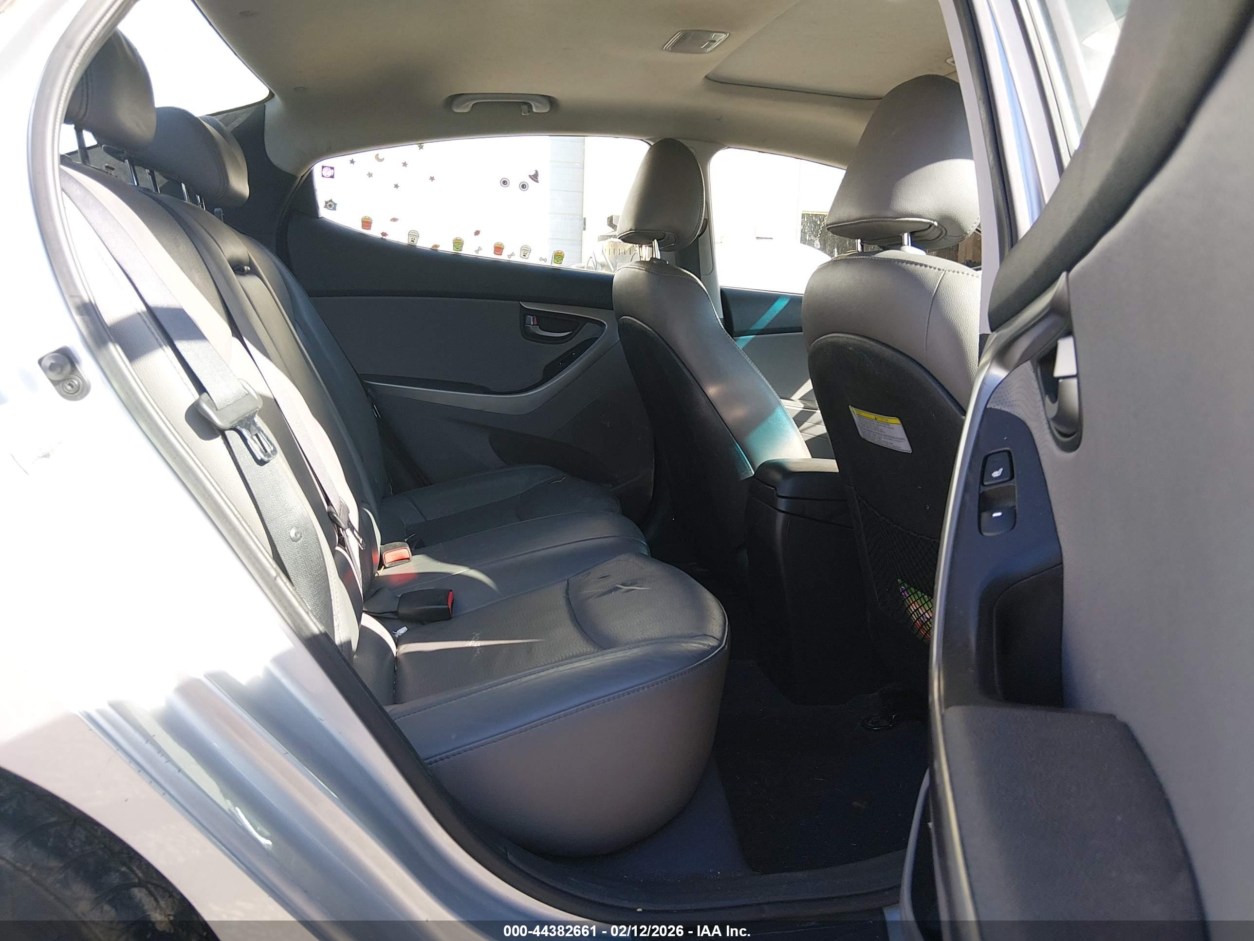 HYUNDAI ELANTRA image 8
