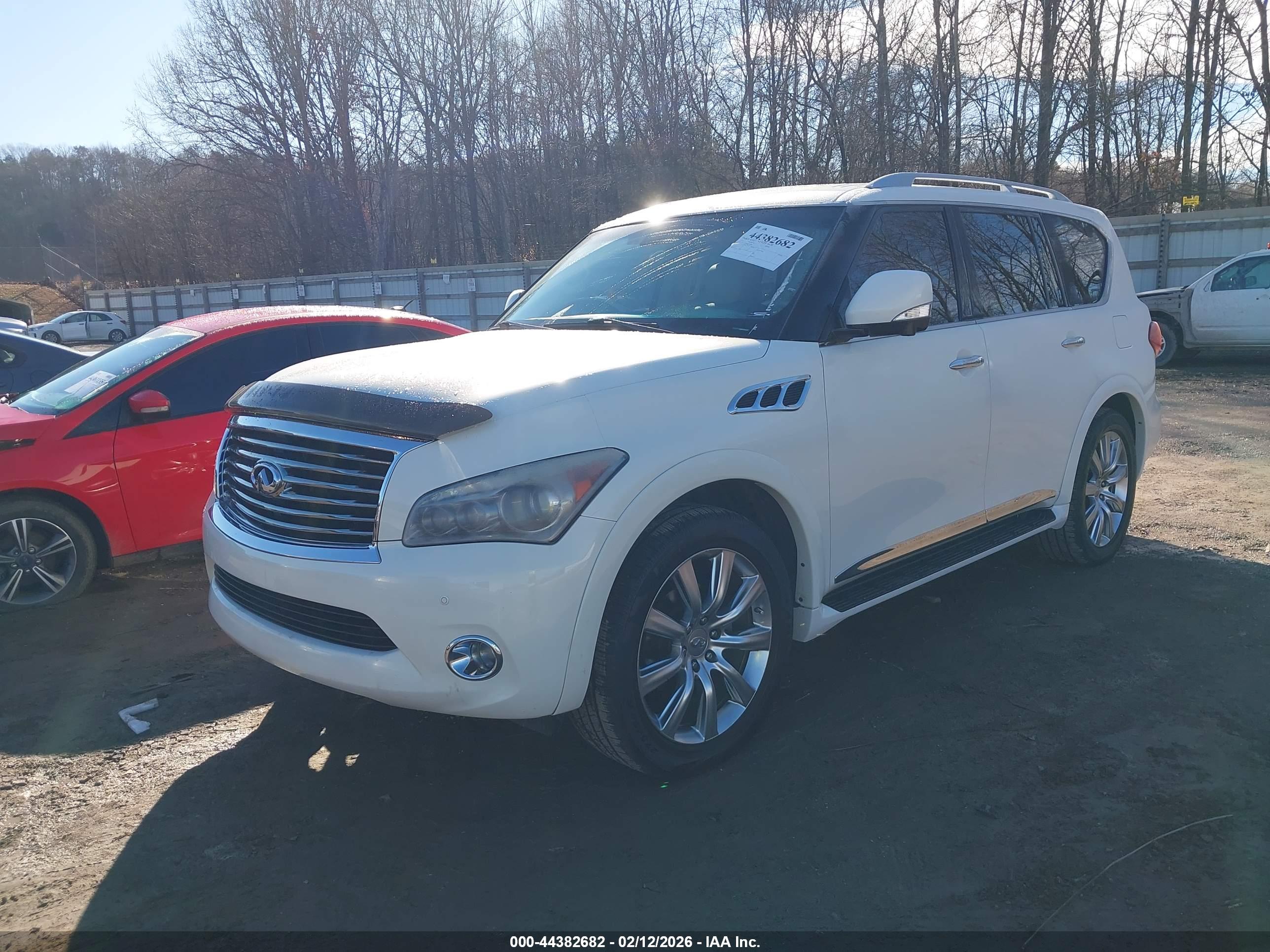 INFINITI QX56 image 2
