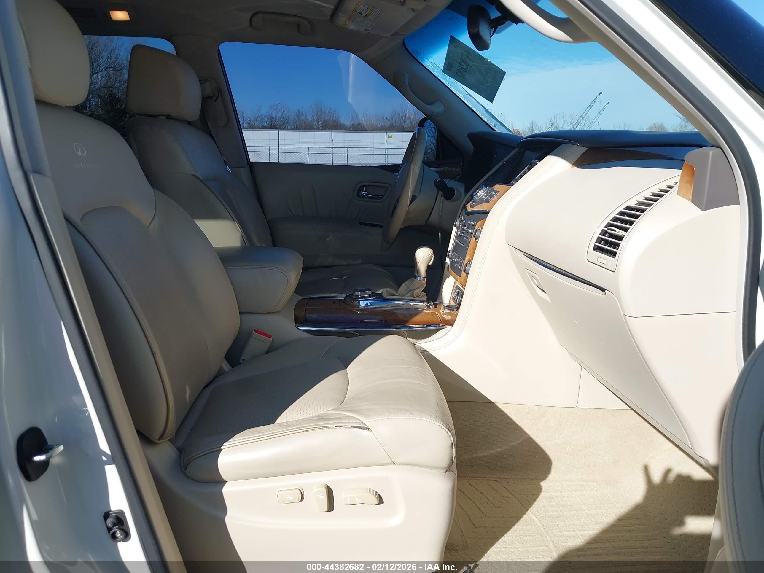 INFINITI QX56 image 5