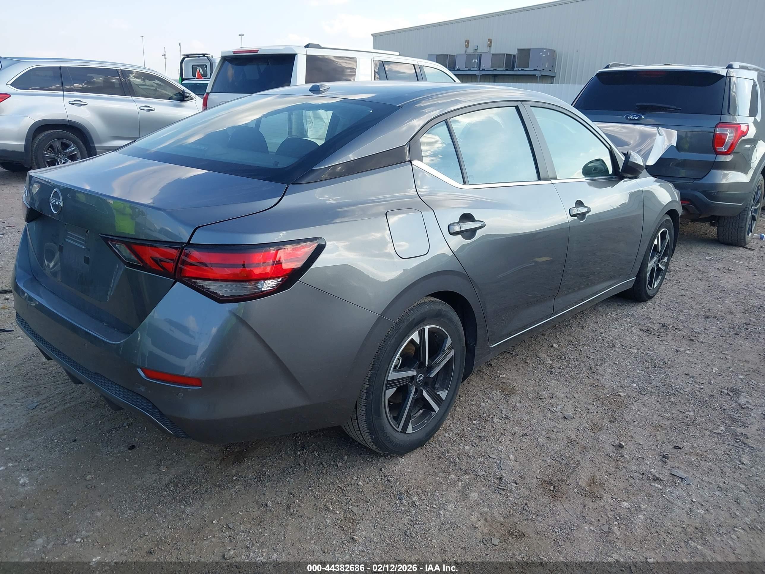 NISSAN SENTRA image 4