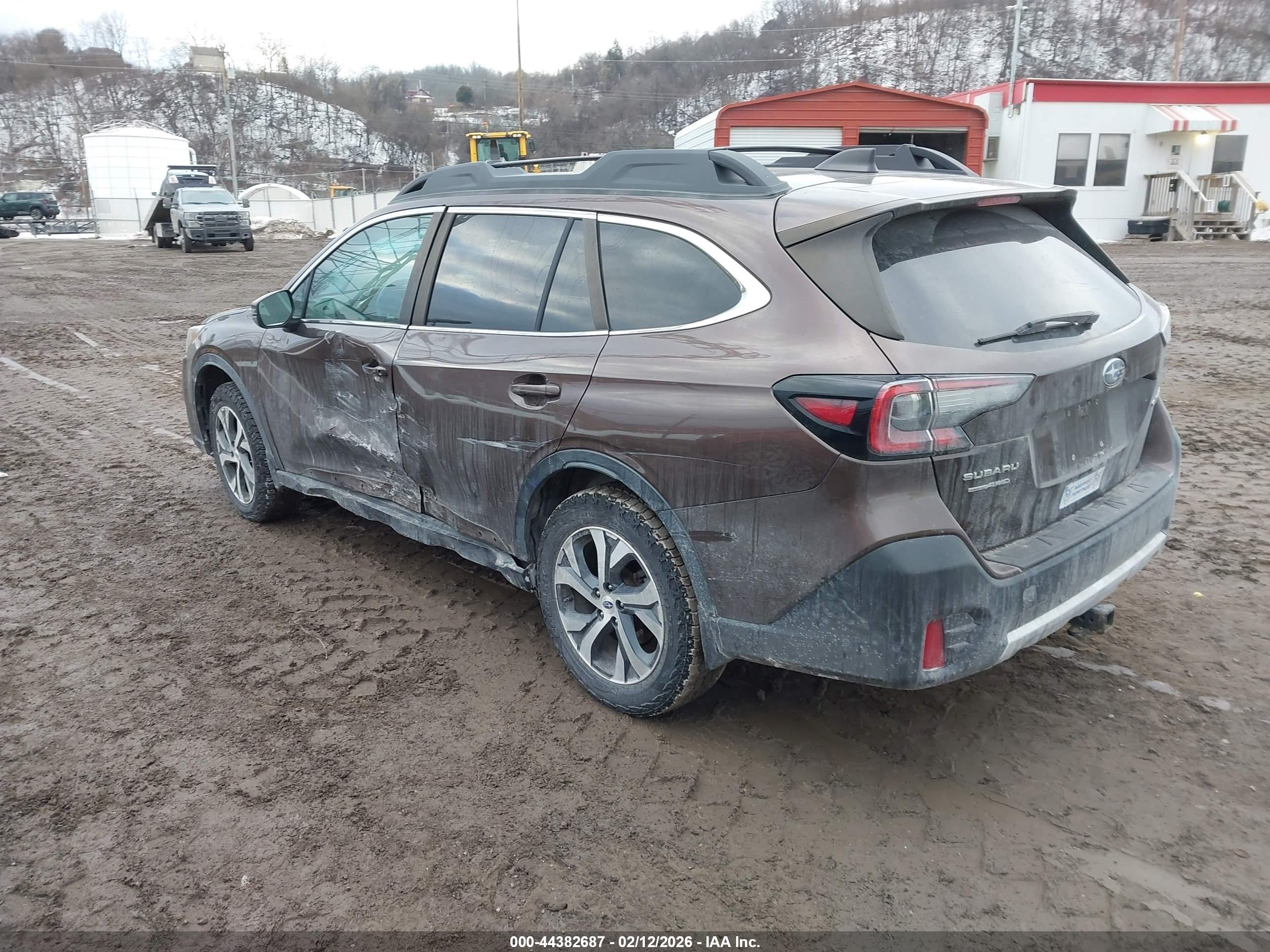 SUBARU OUTBACK image 3