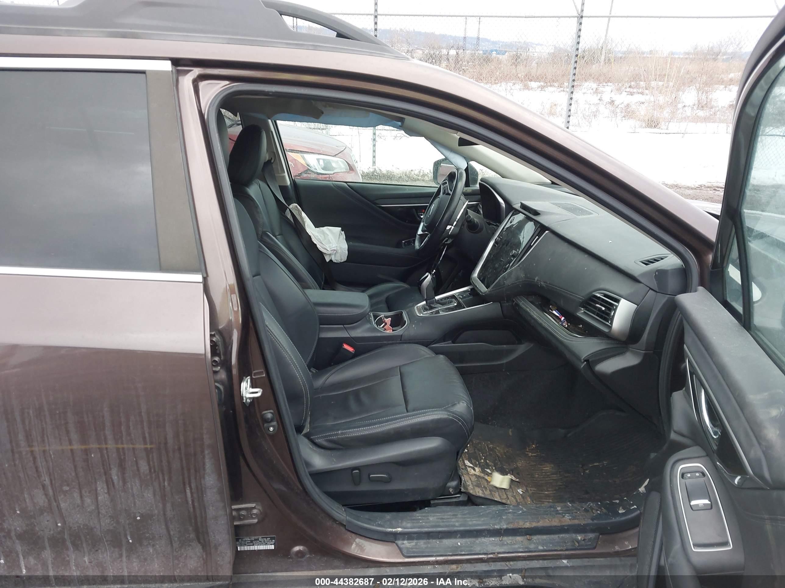 SUBARU OUTBACK image 5