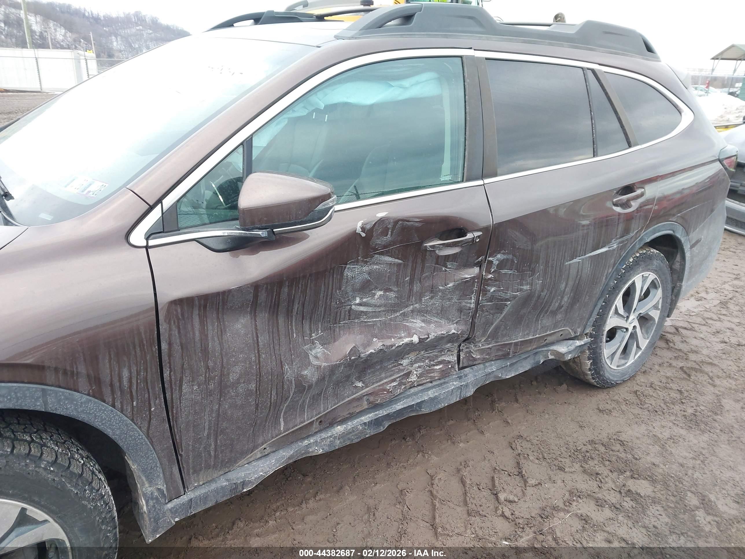 SUBARU OUTBACK image 6