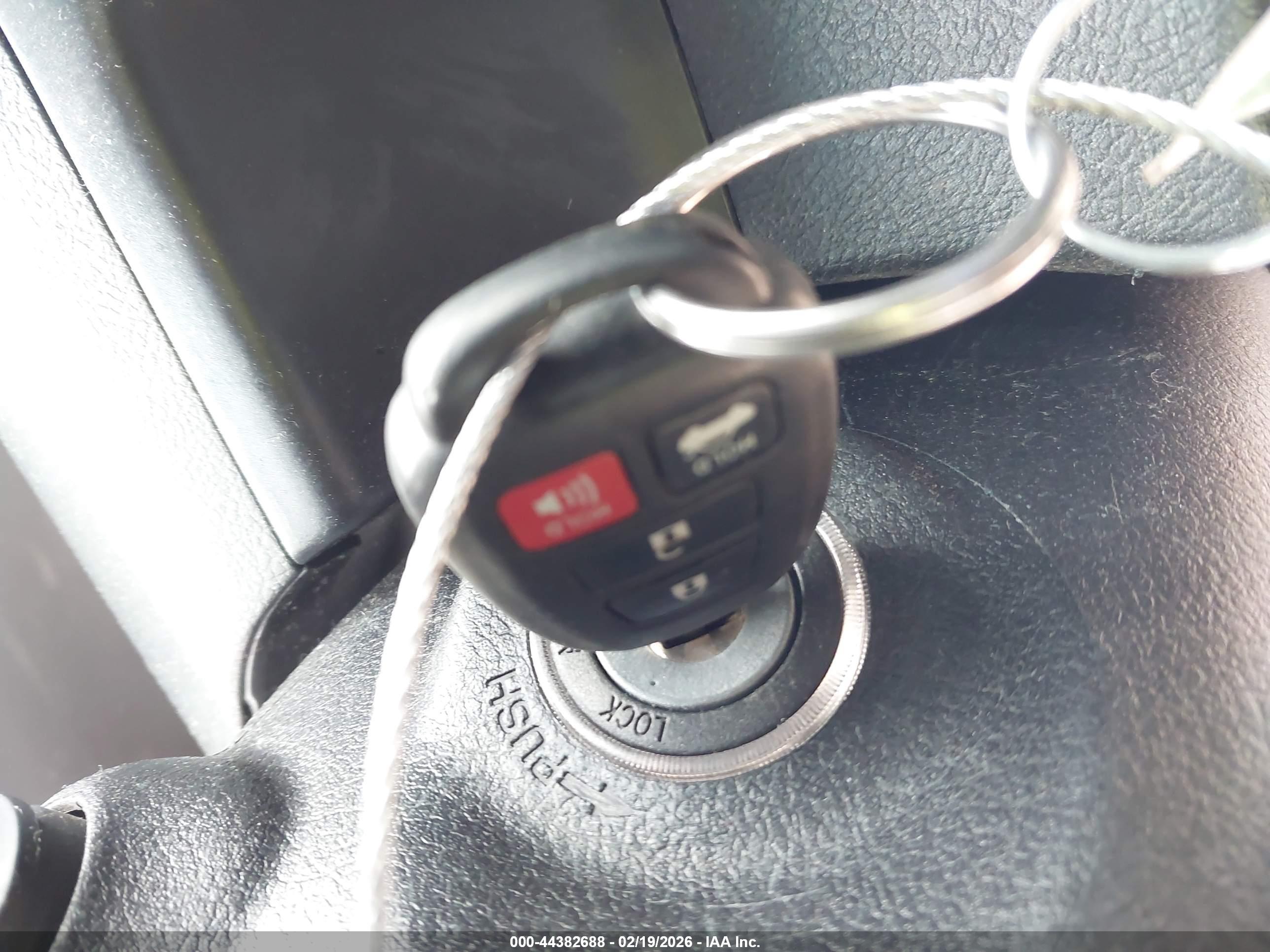 TOYOTA CAMRY image 11