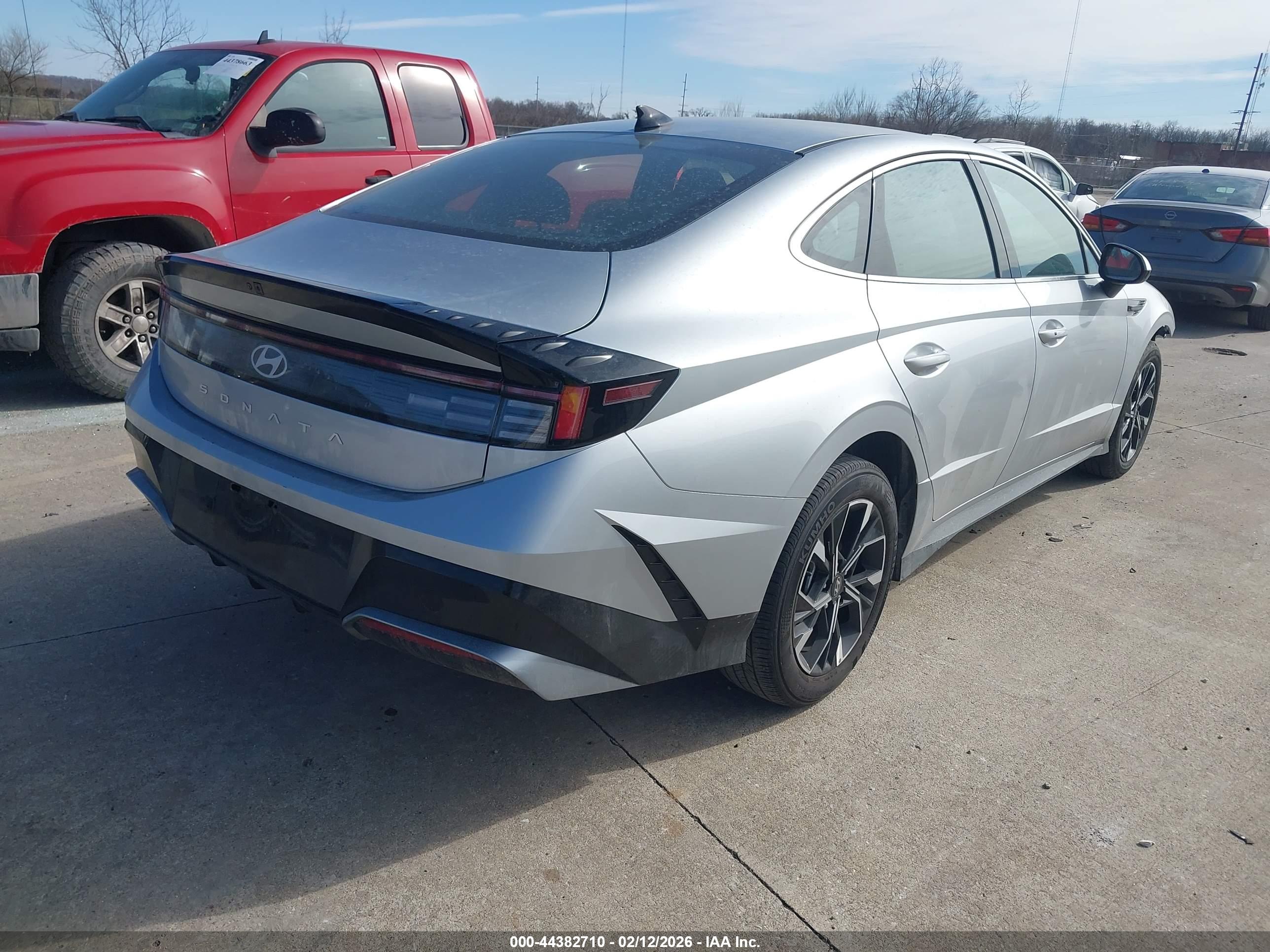 HYUNDAI SONATA image 4