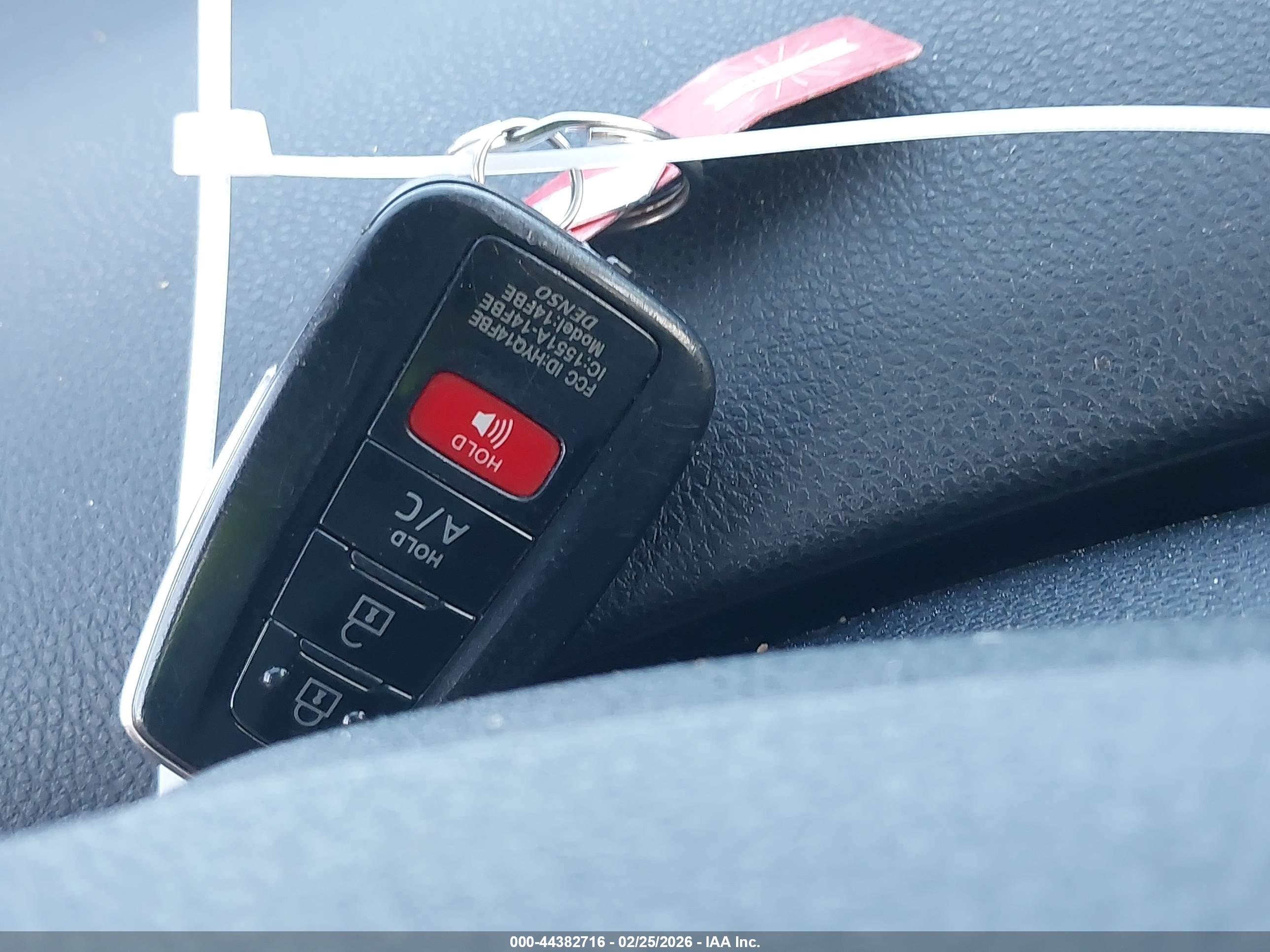 TOYOTA PRIUS image 11