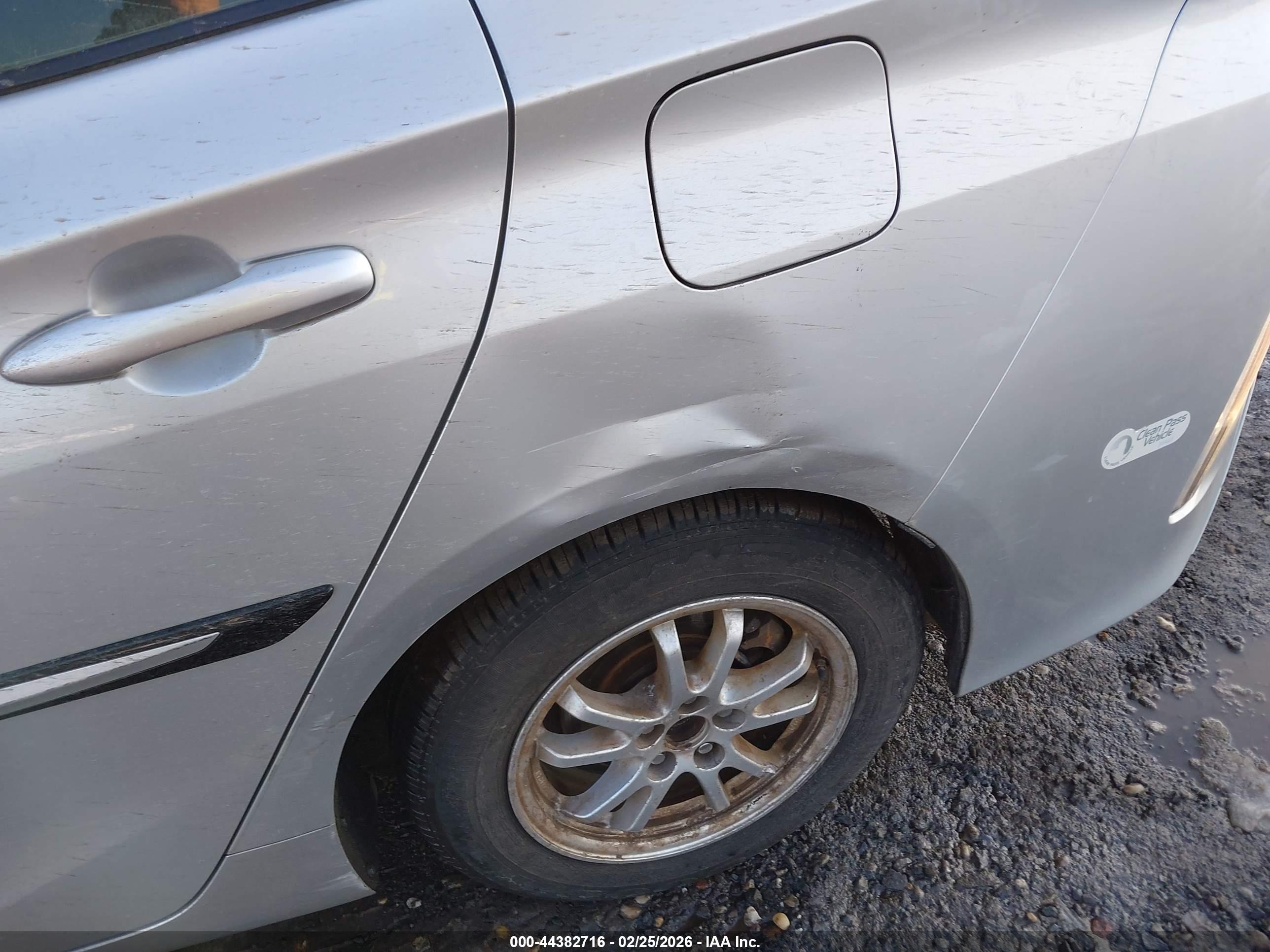 TOYOTA PRIUS image 6