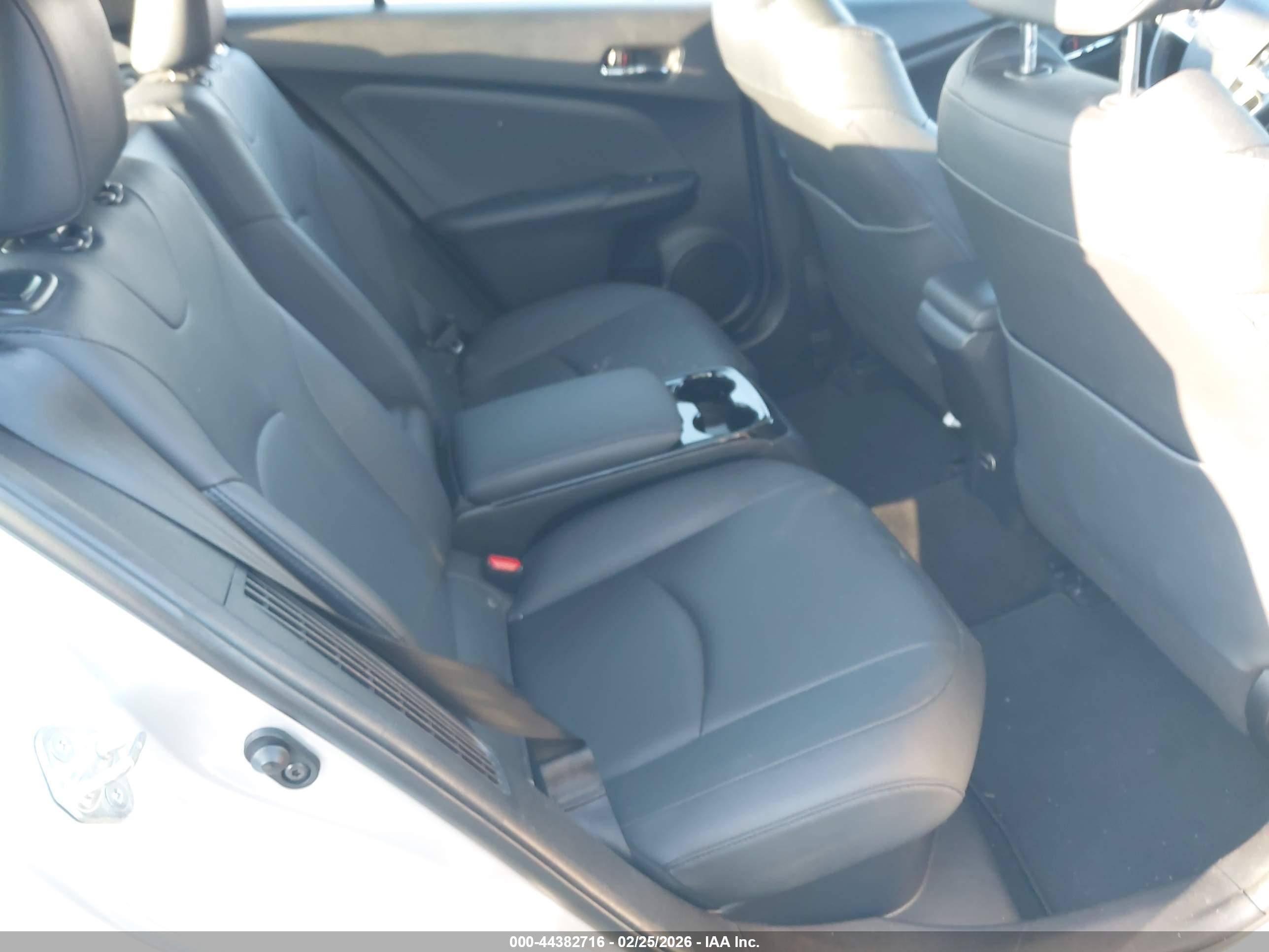 TOYOTA PRIUS image 8