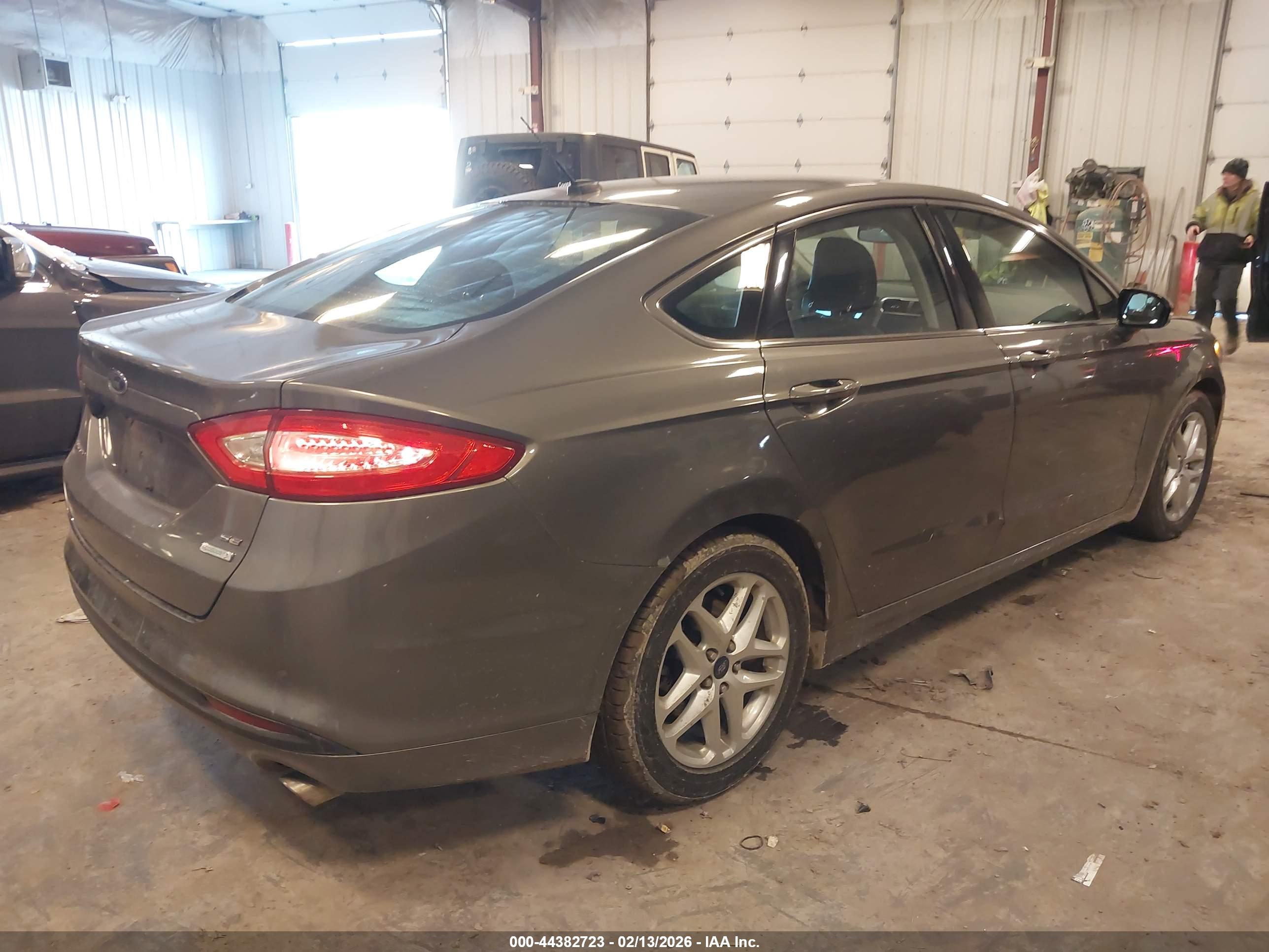 FORD FUSION image 4
