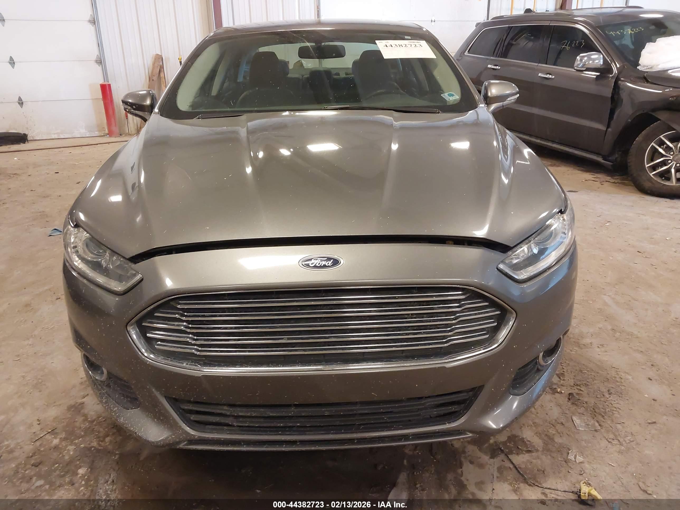 FORD FUSION image 6