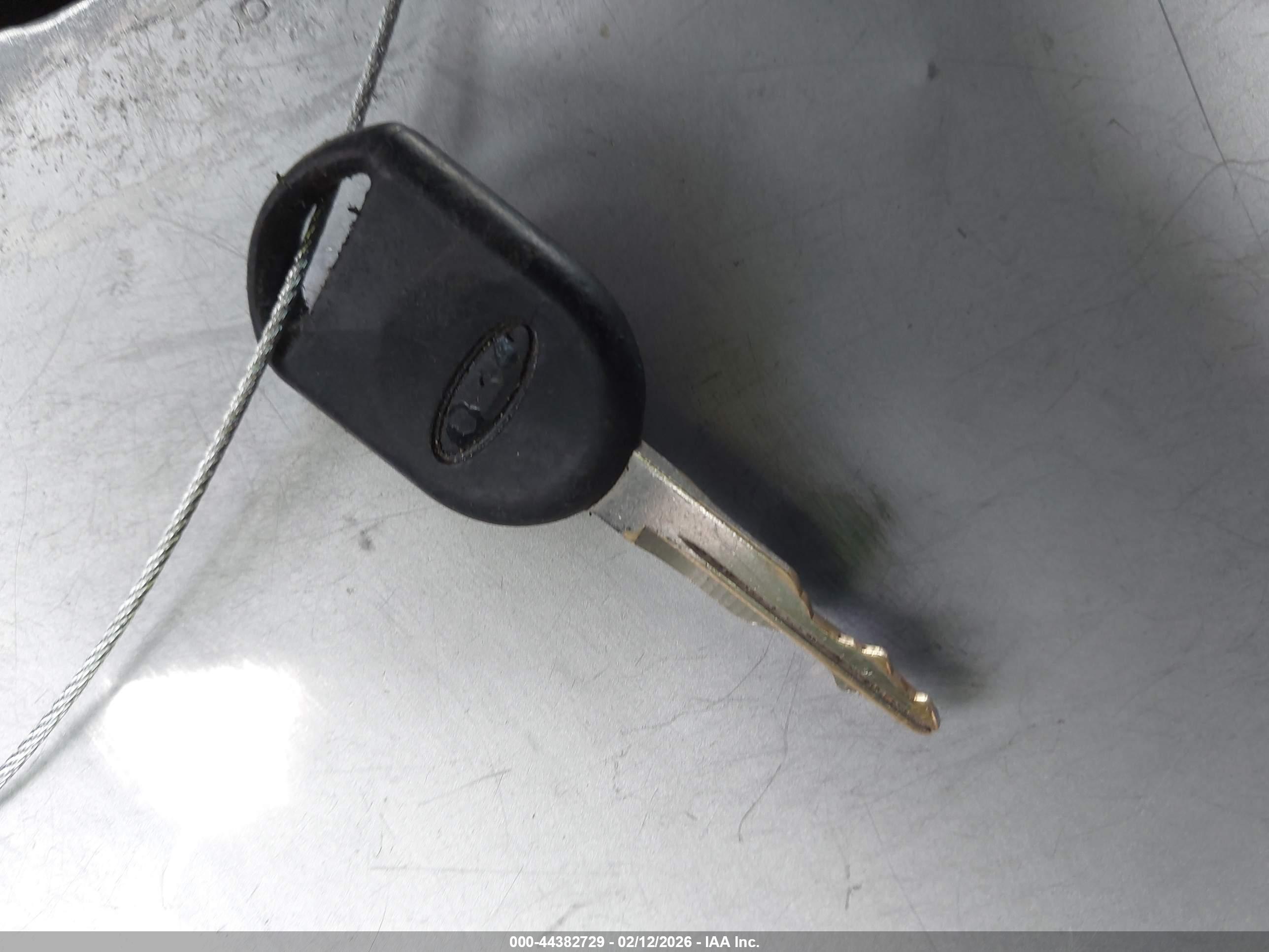 FORD EXPLORER image 11