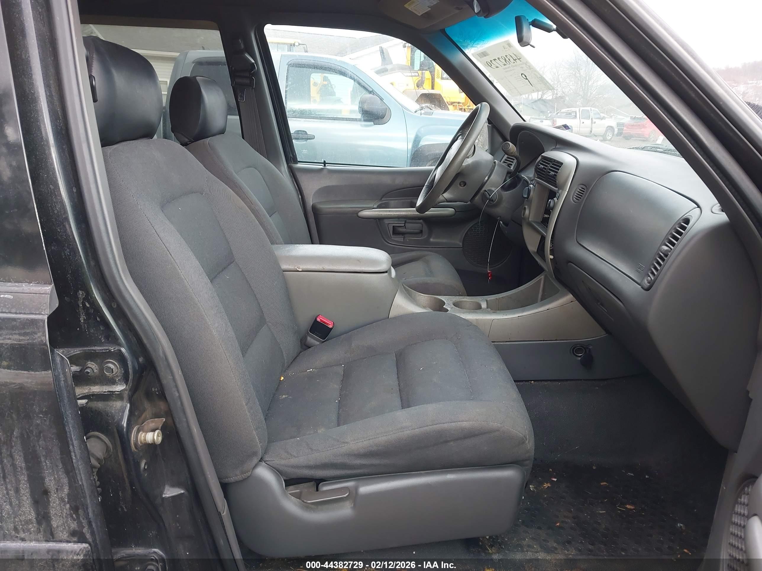 FORD EXPLORER image 5