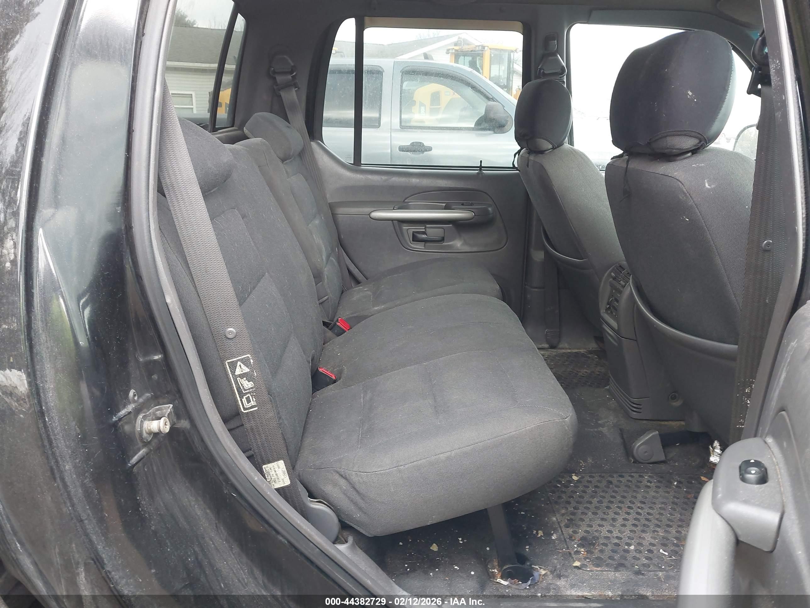 FORD EXPLORER image 8