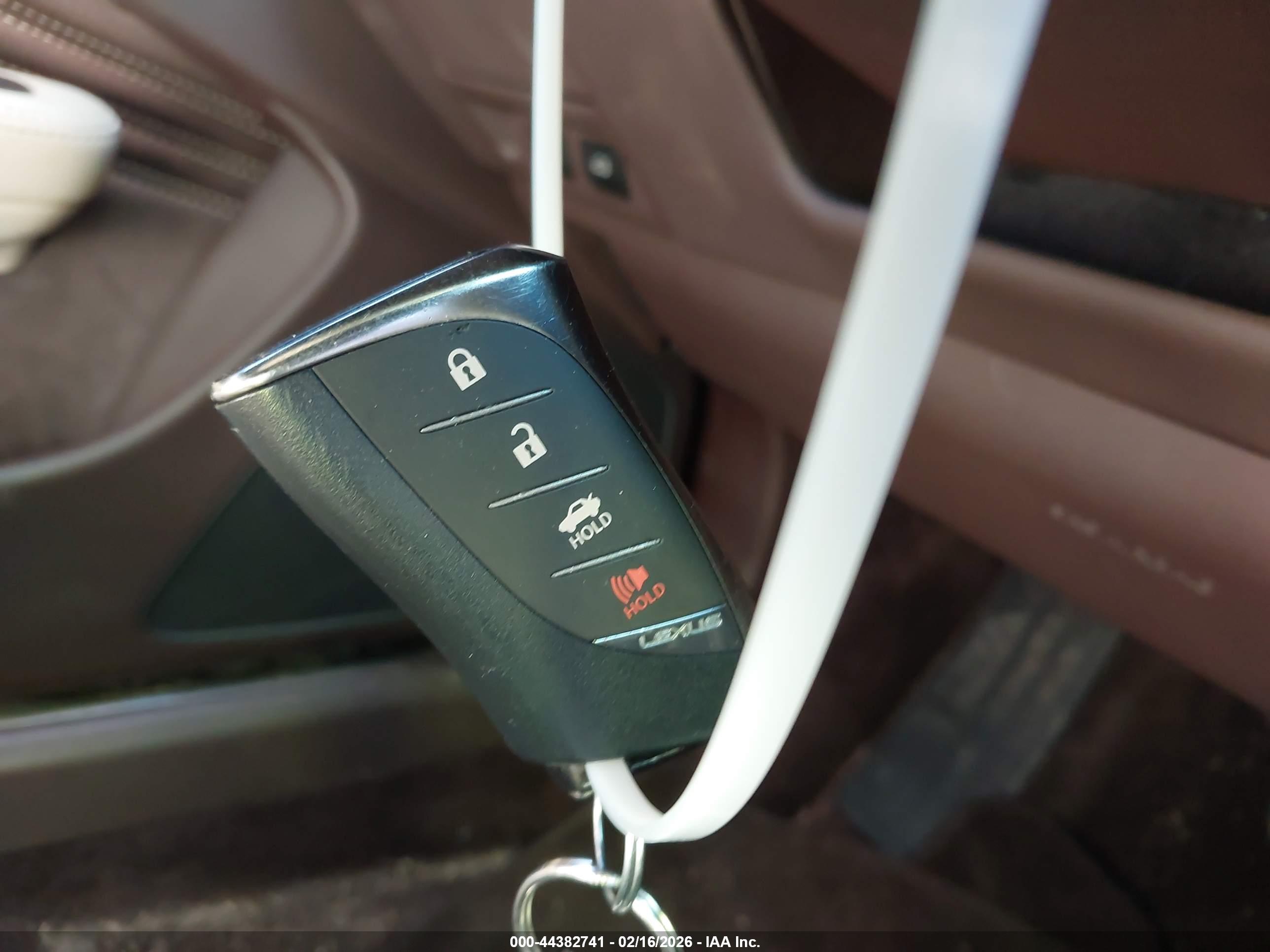 LEXUS LS image 11