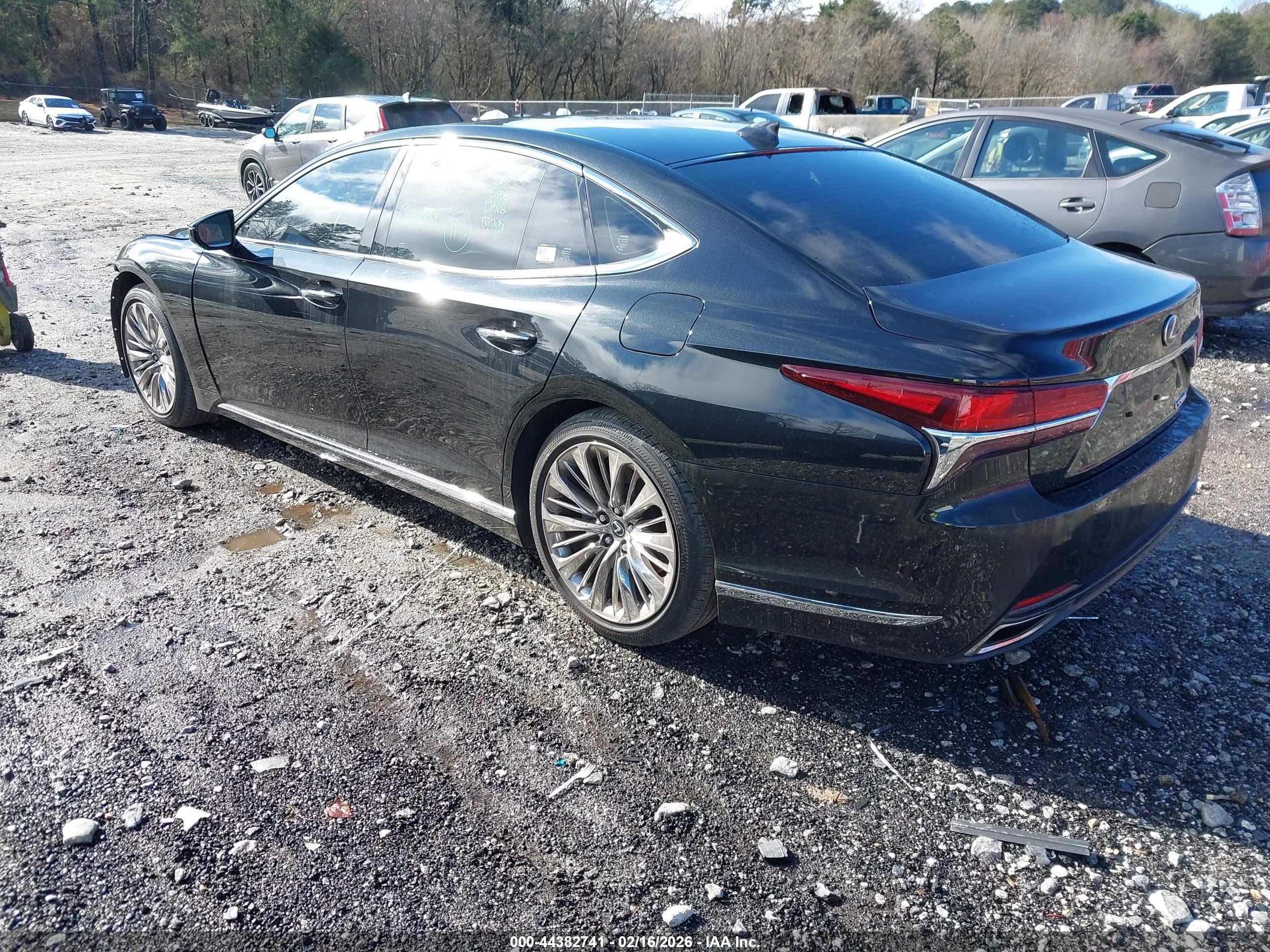 LEXUS LS image 3