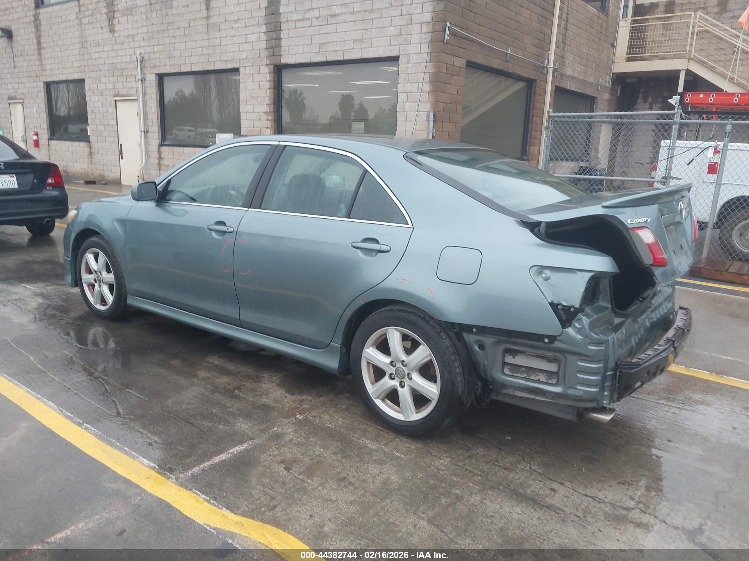 TOYOTA CAMRY image 3