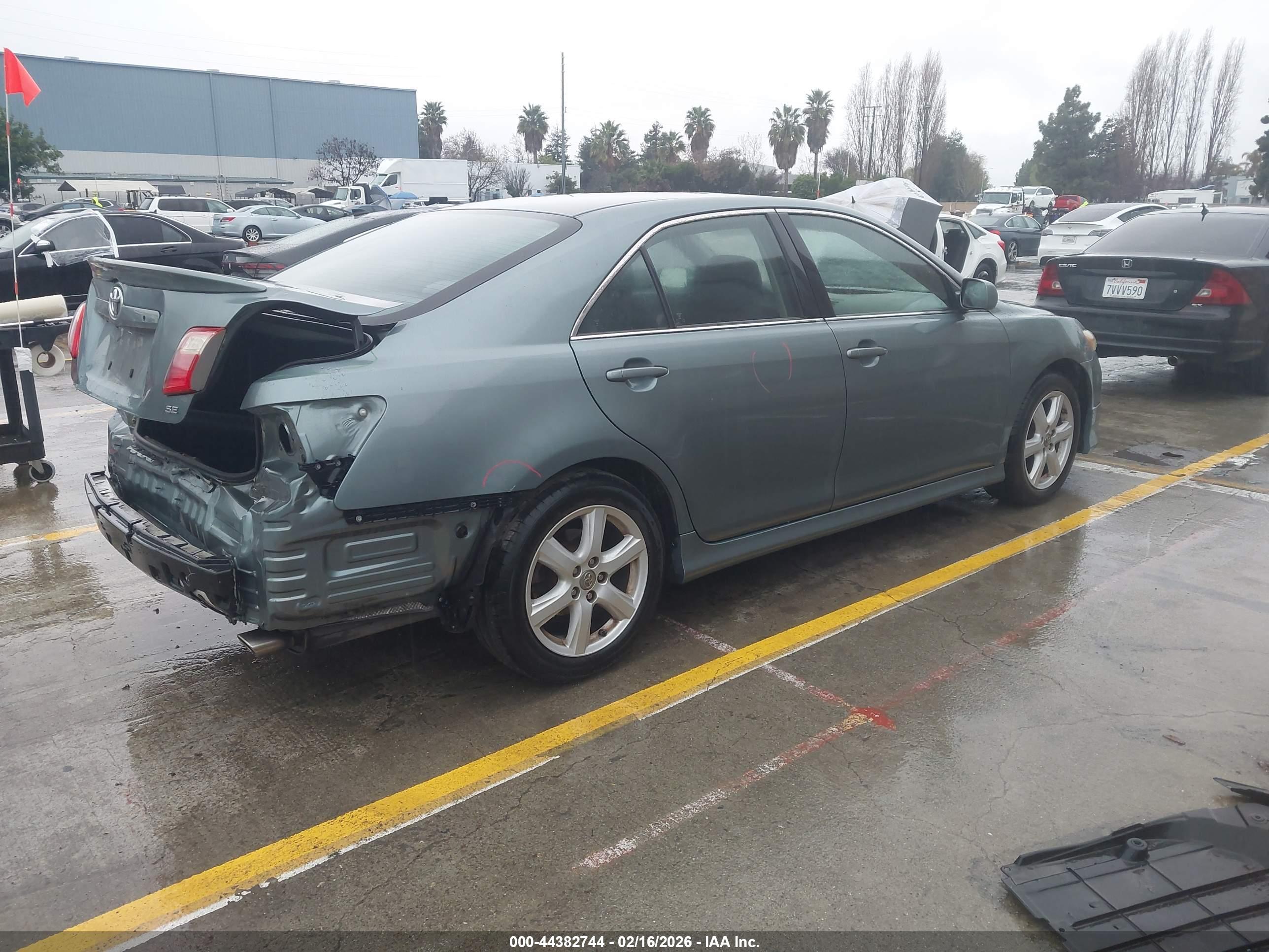 TOYOTA CAMRY image 4