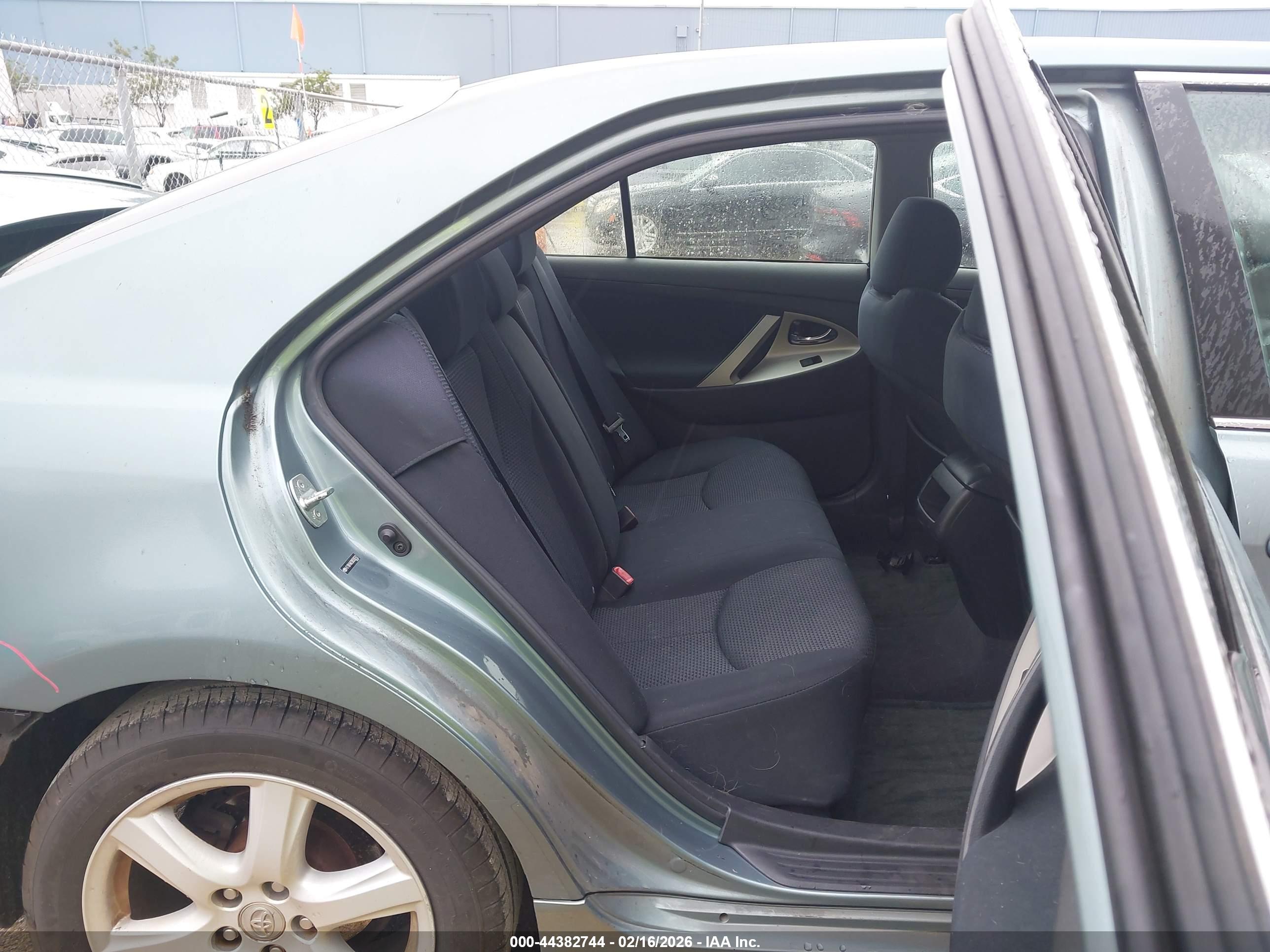 TOYOTA CAMRY image 8