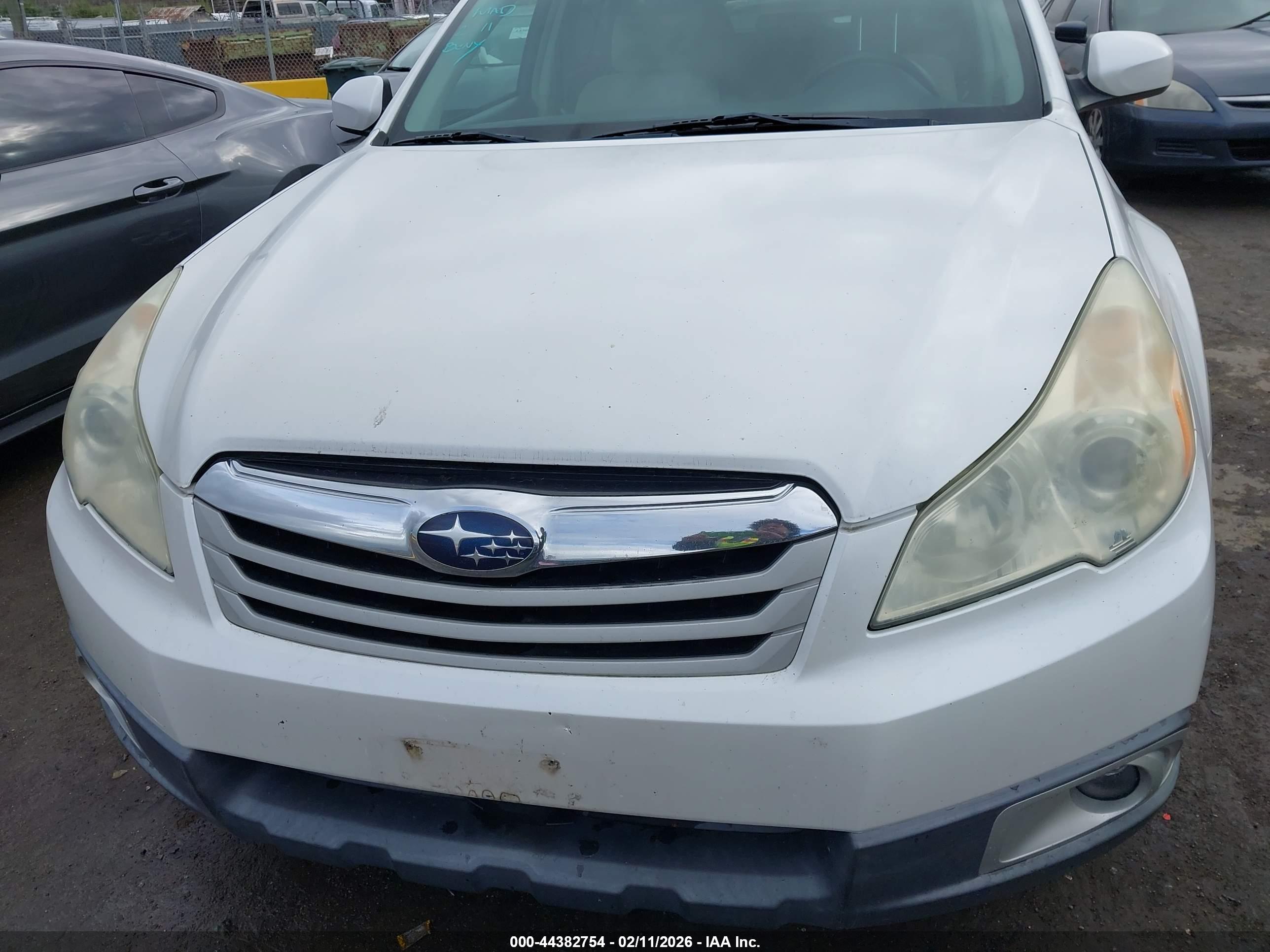 SUBARU OUTBACK image 6