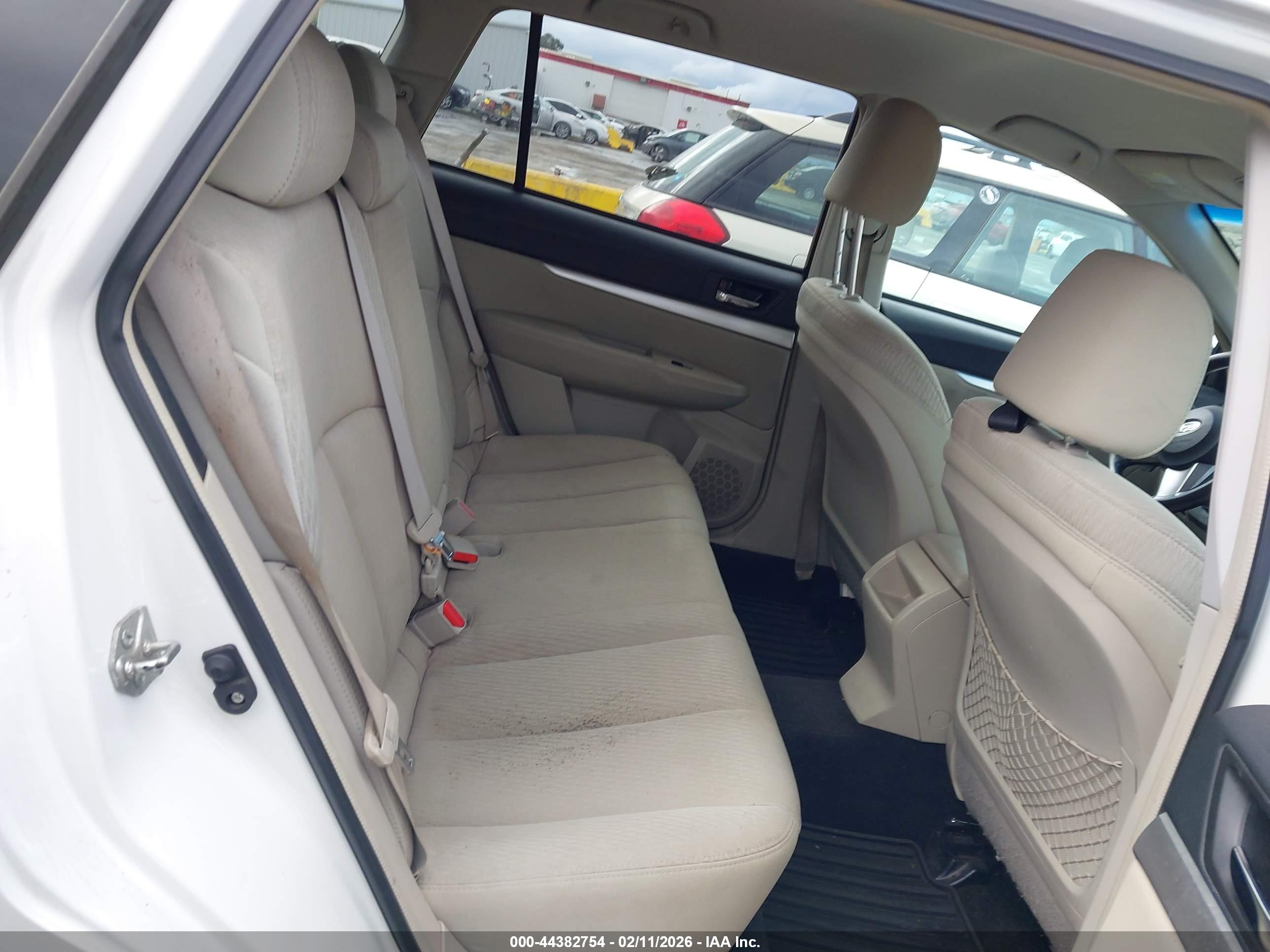 SUBARU OUTBACK image 8