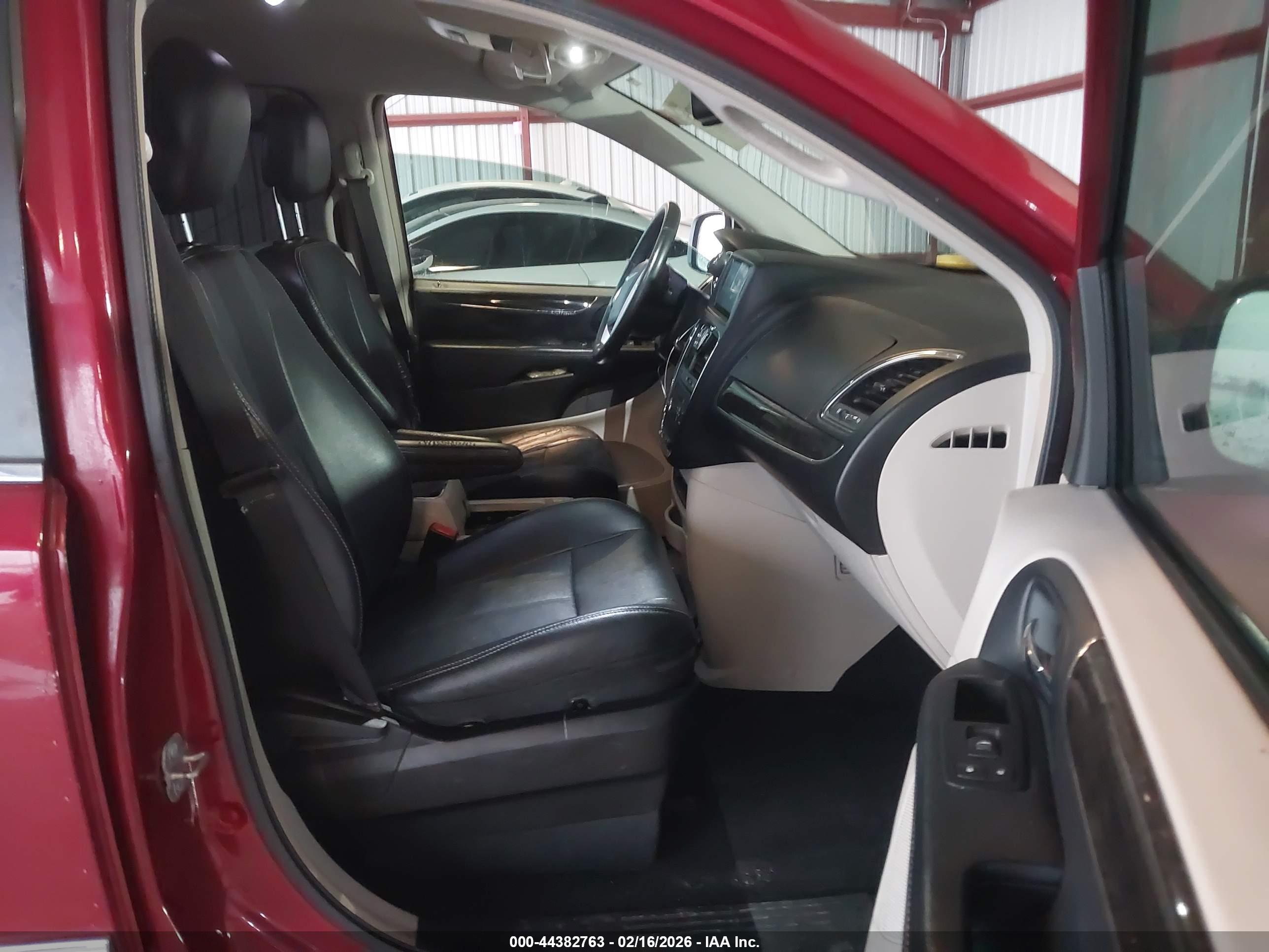 CHRYSLER TOWN image 5