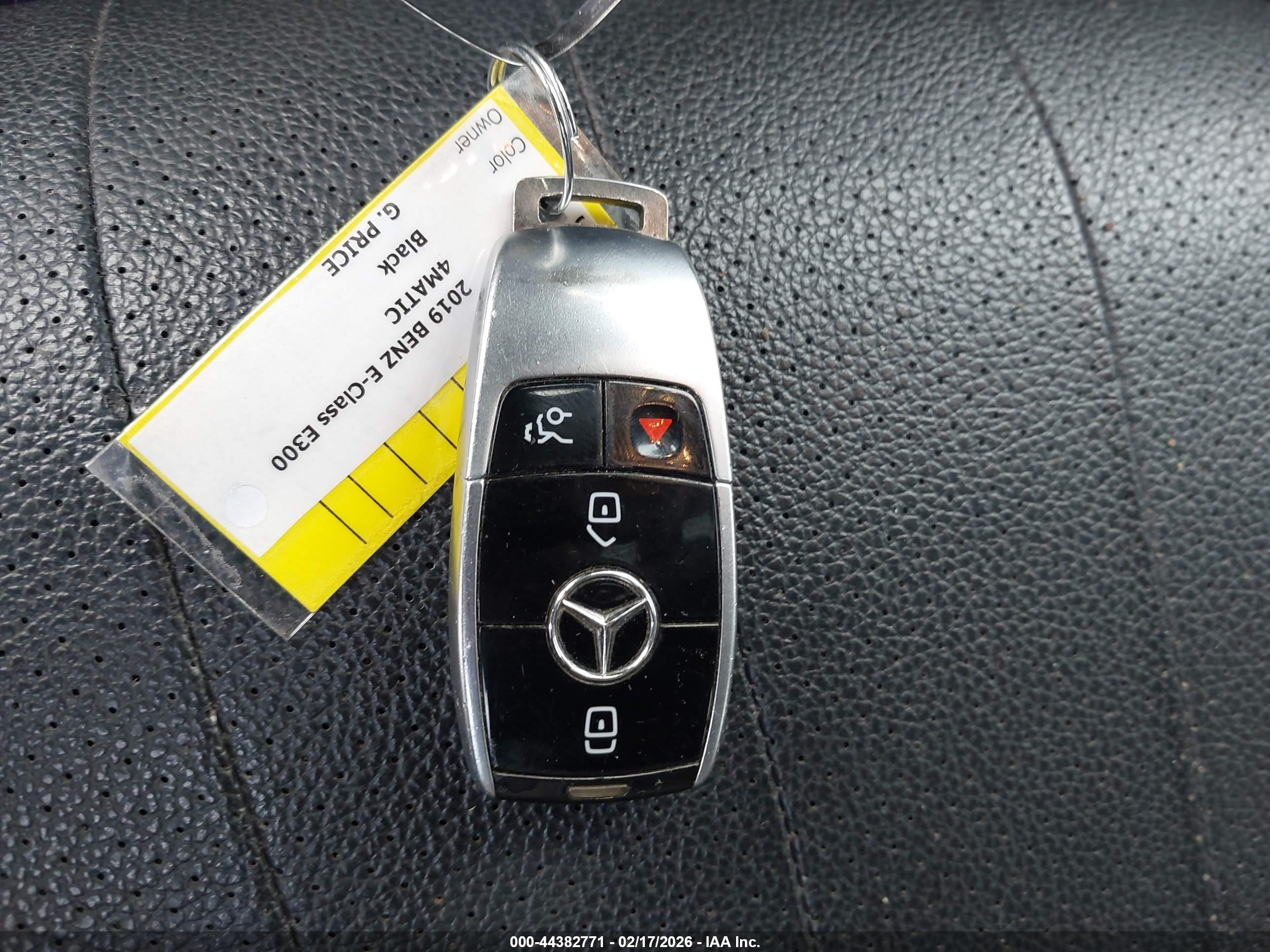 MERCEDES-BENZ E image 11