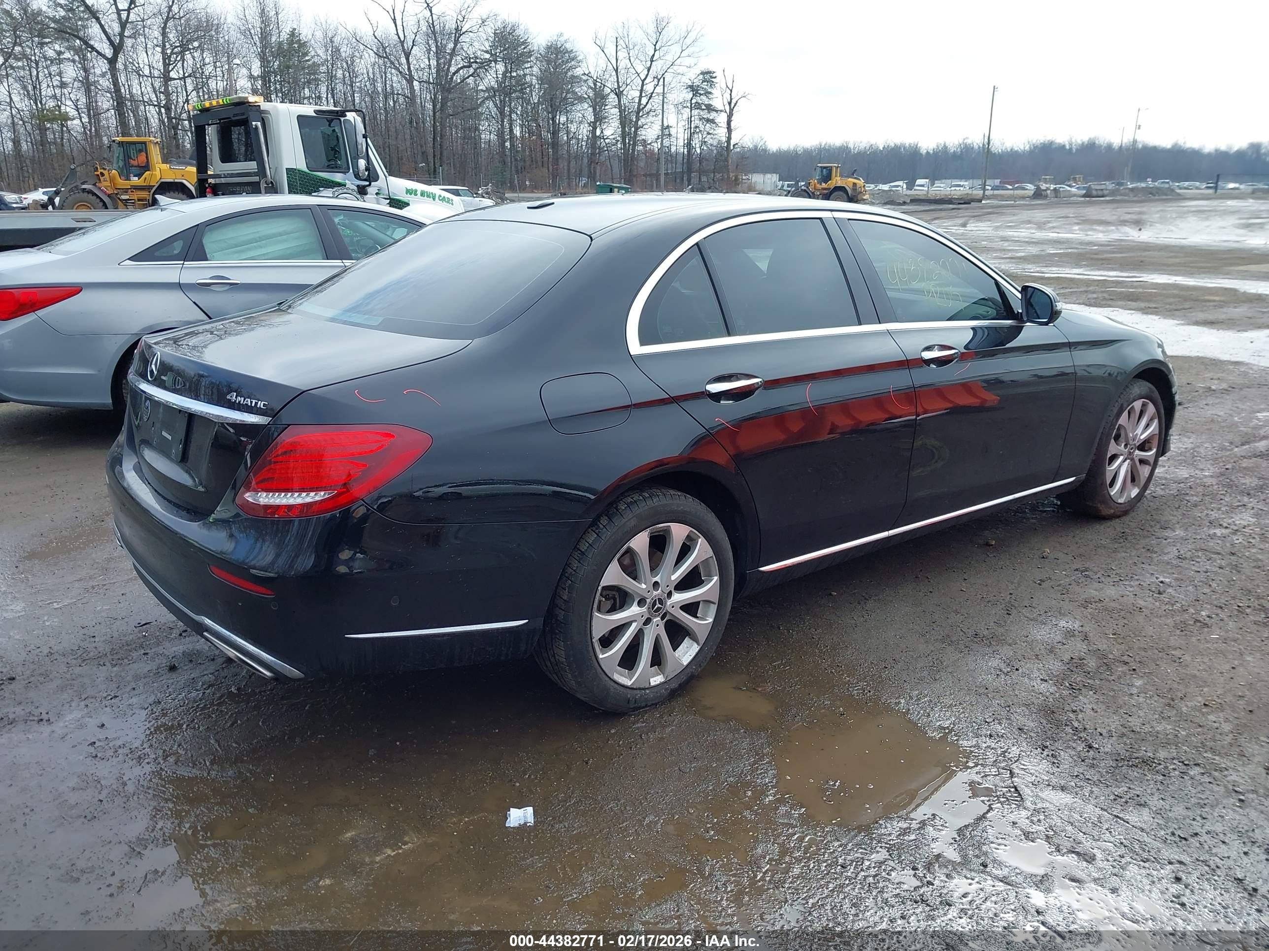 MERCEDES-BENZ E image 4