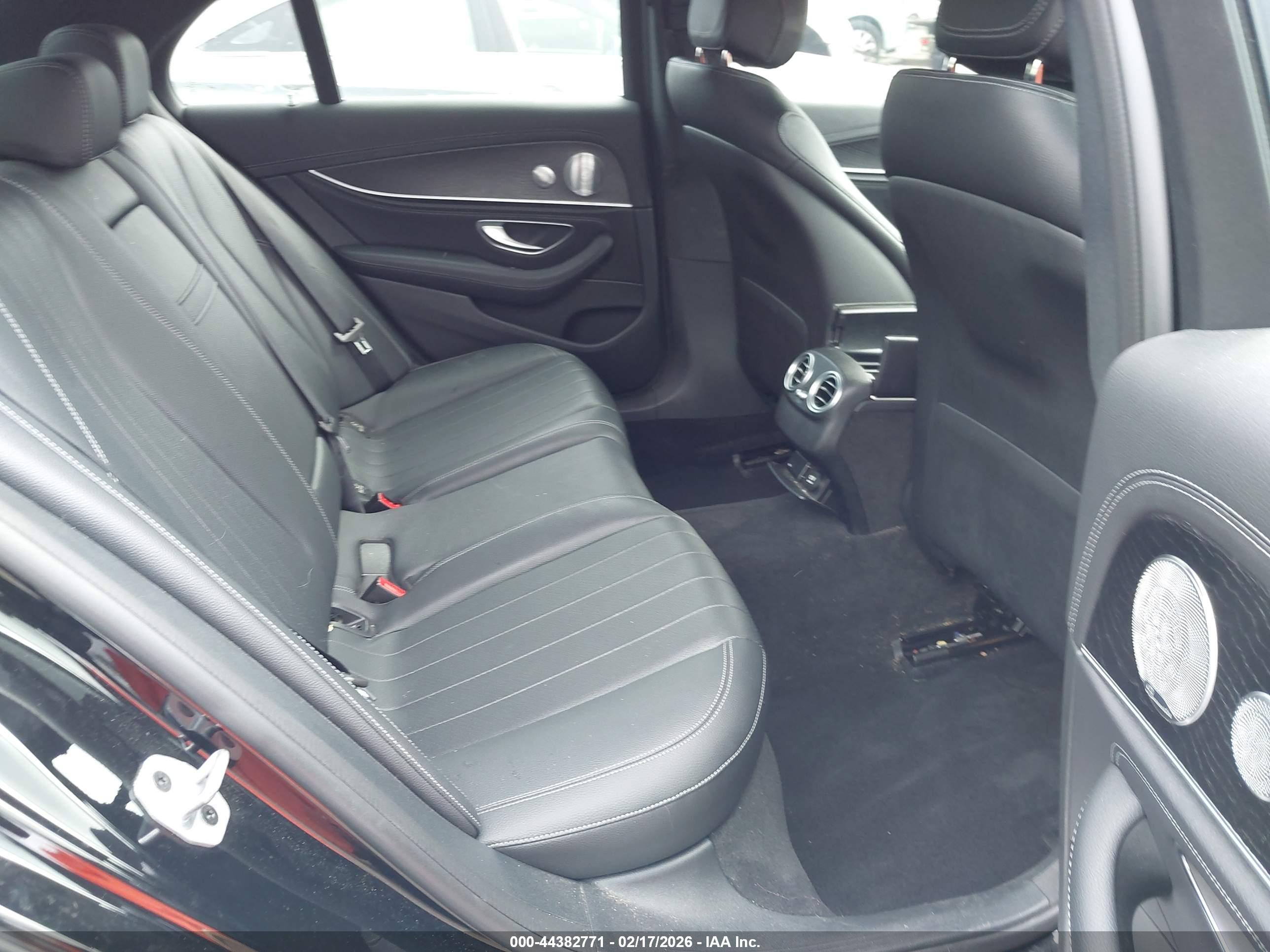 MERCEDES-BENZ E image 8