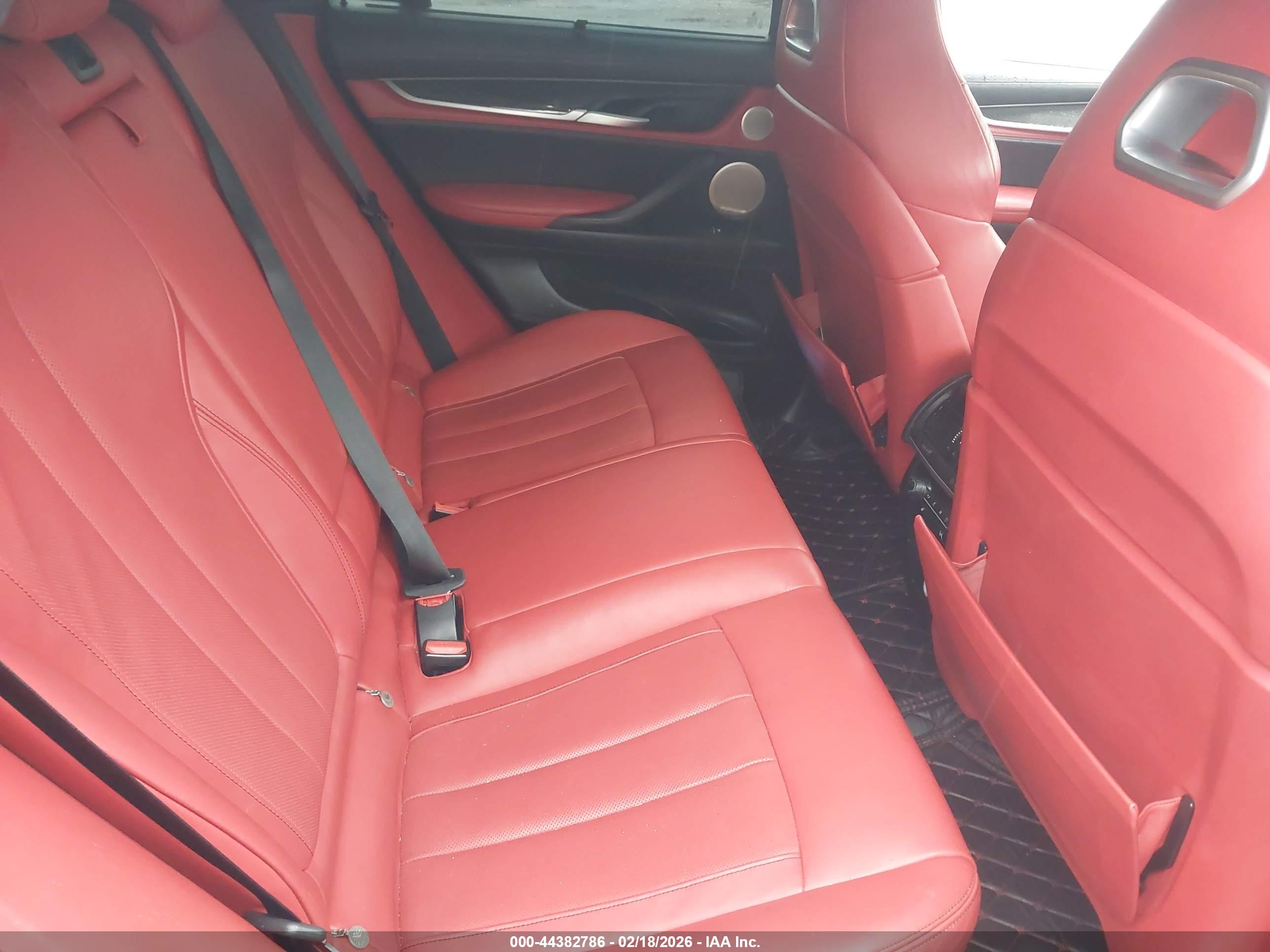 BMW X6 image 8