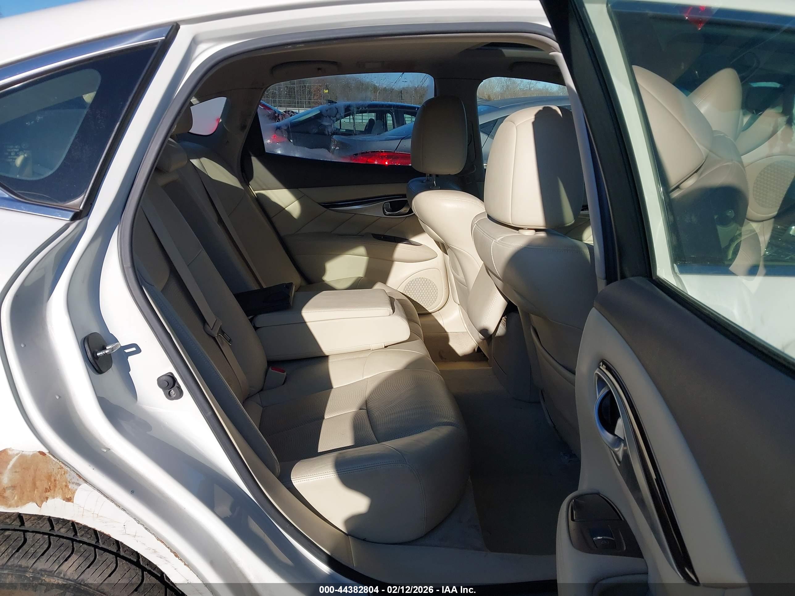 INFINITI M37X image 8