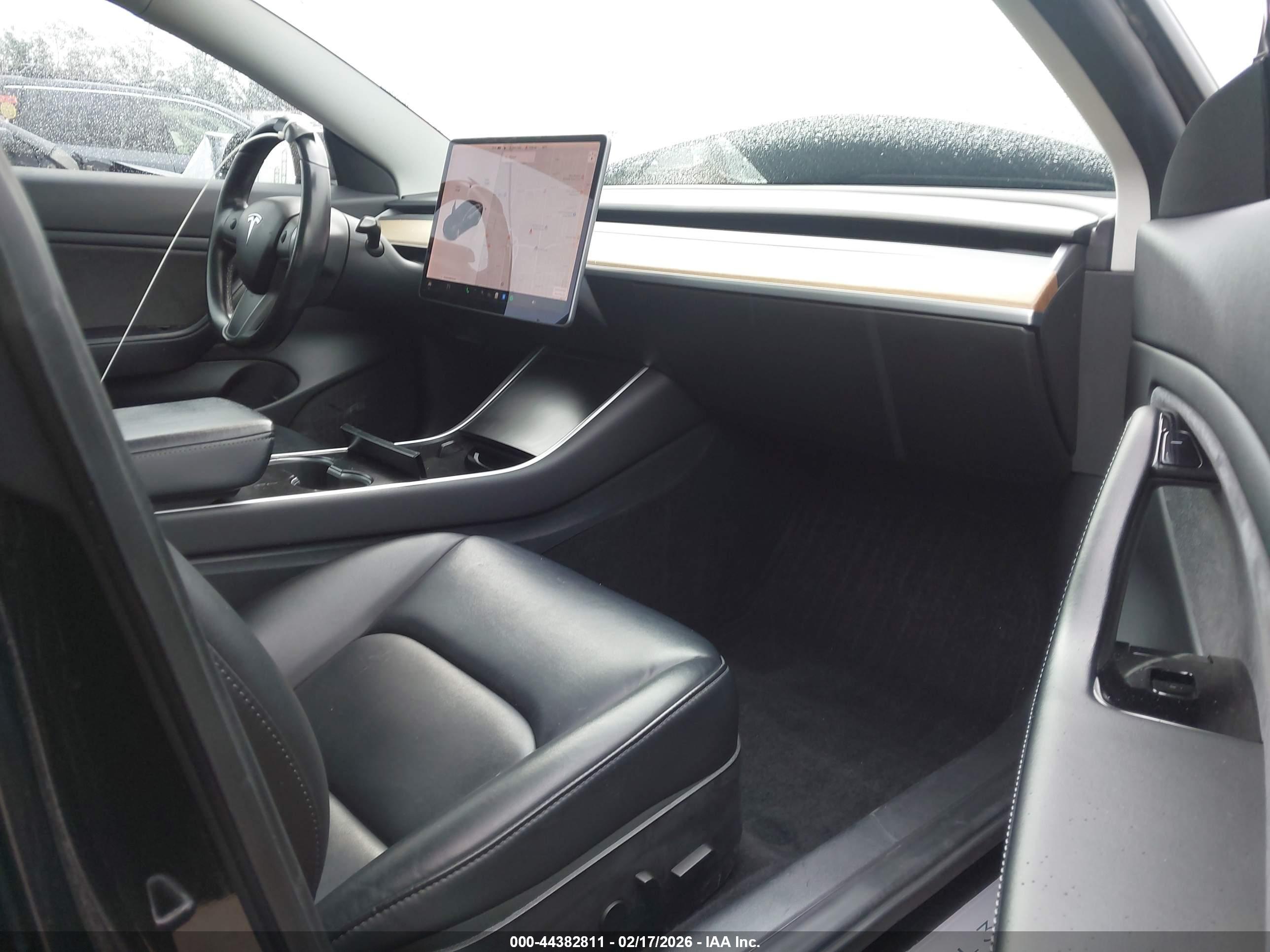 TESLA MODEL image 5