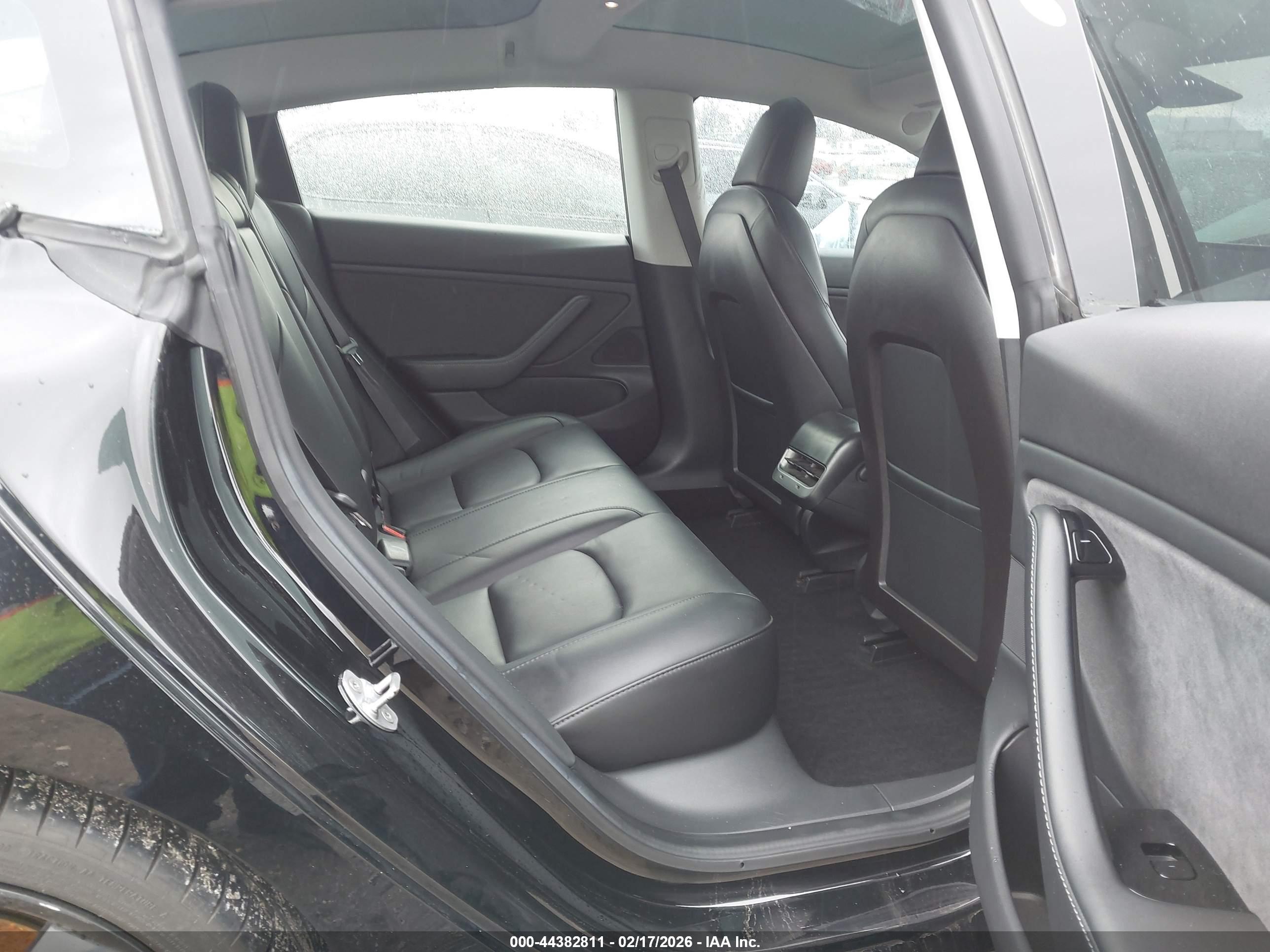 TESLA MODEL image 8