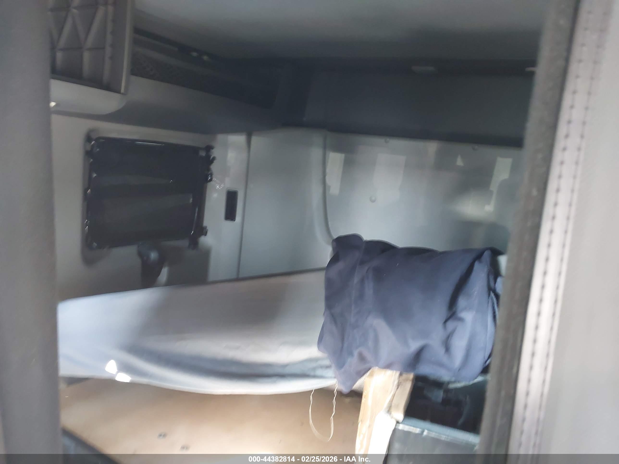 INTERNATIONAL LT image 7