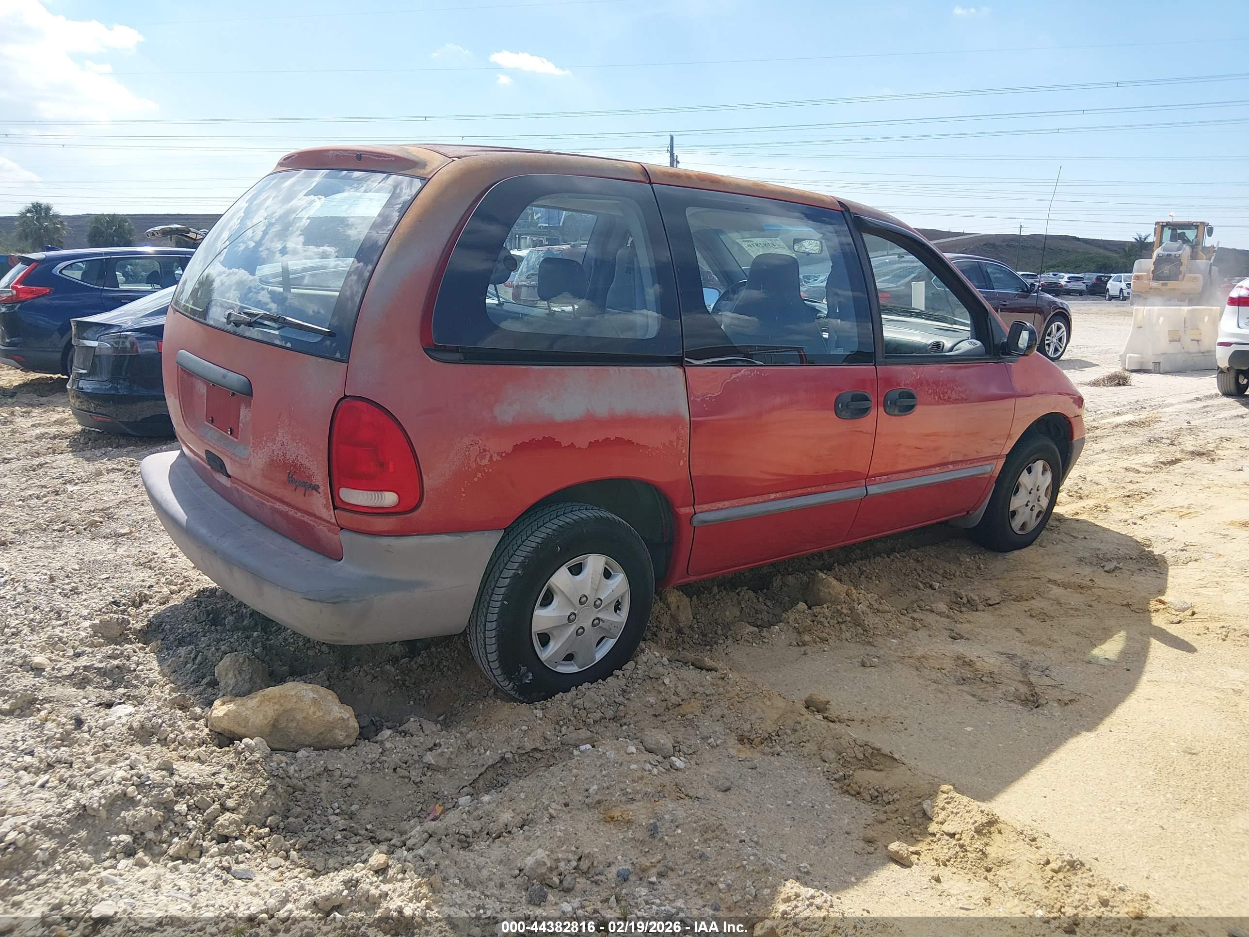 PLYMOUTH VOYAGER image 4