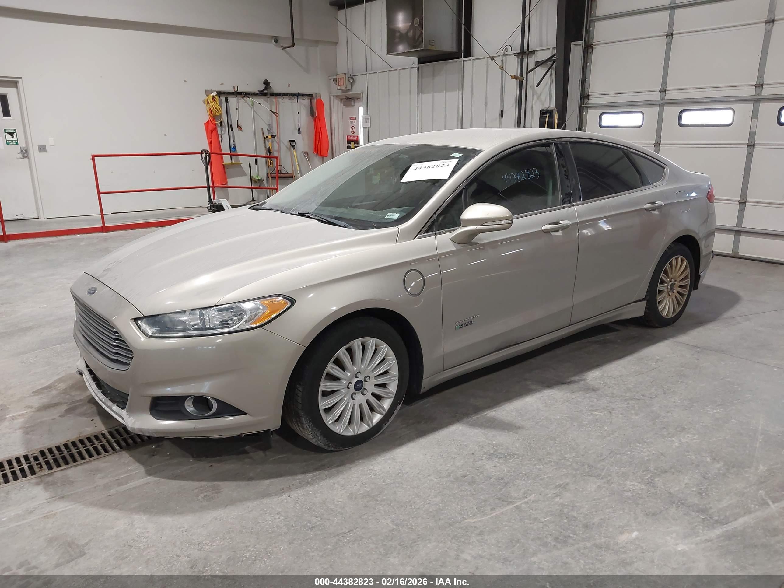 FORD FUSION image 2