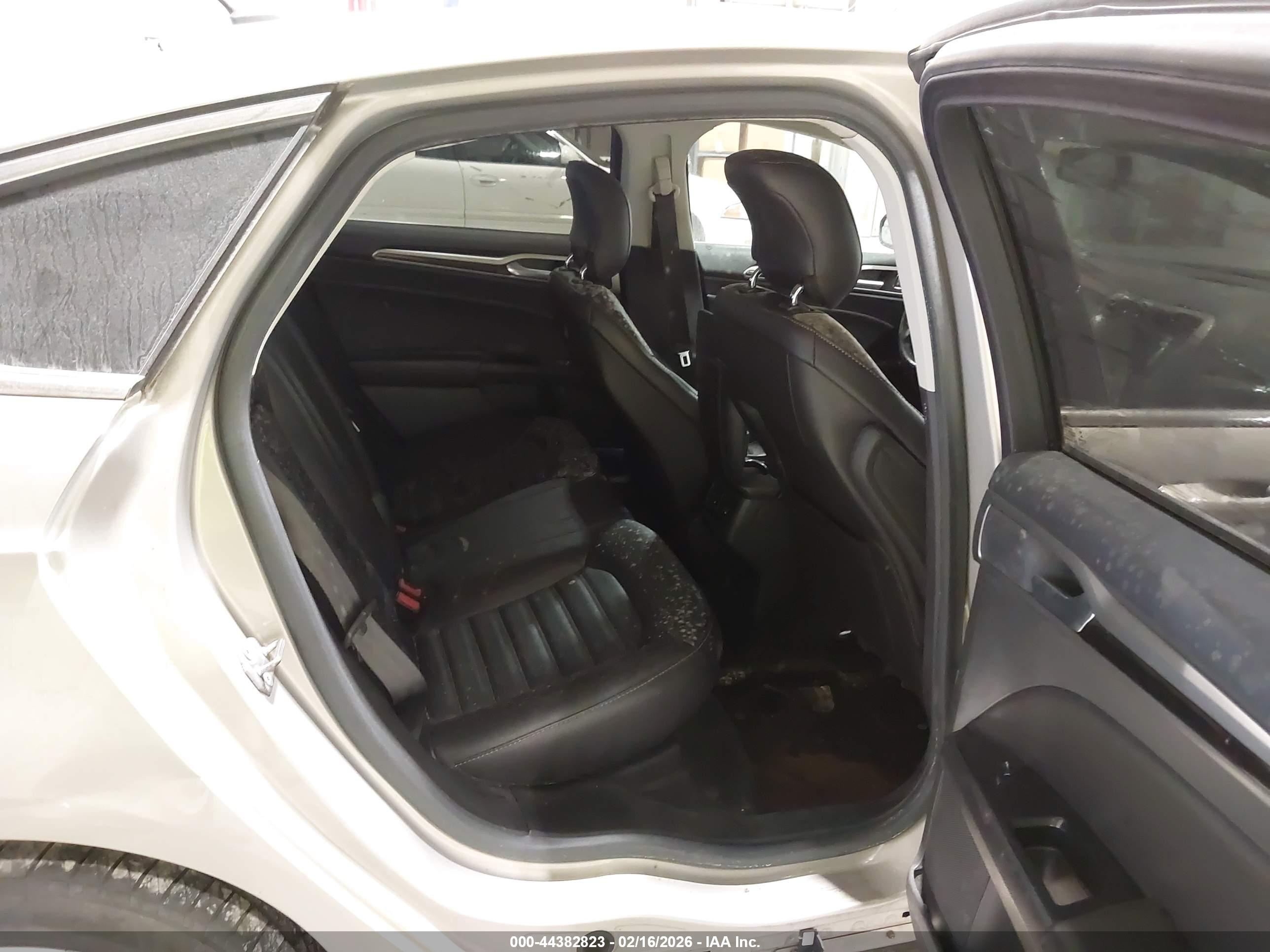 FORD FUSION image 8