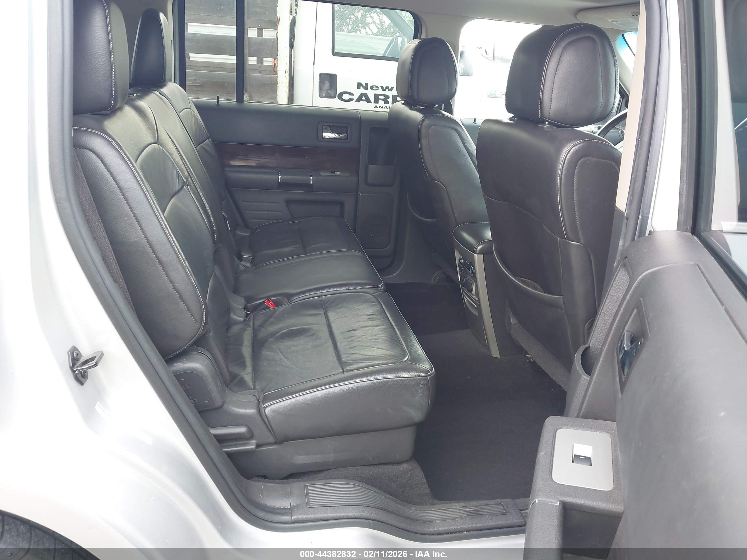 FORD FLEX image 8