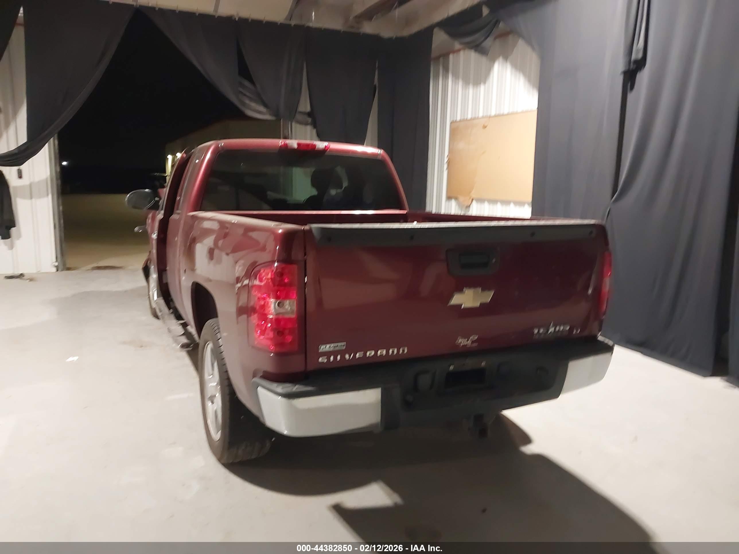 CHEVROLET SILVERADO image 3