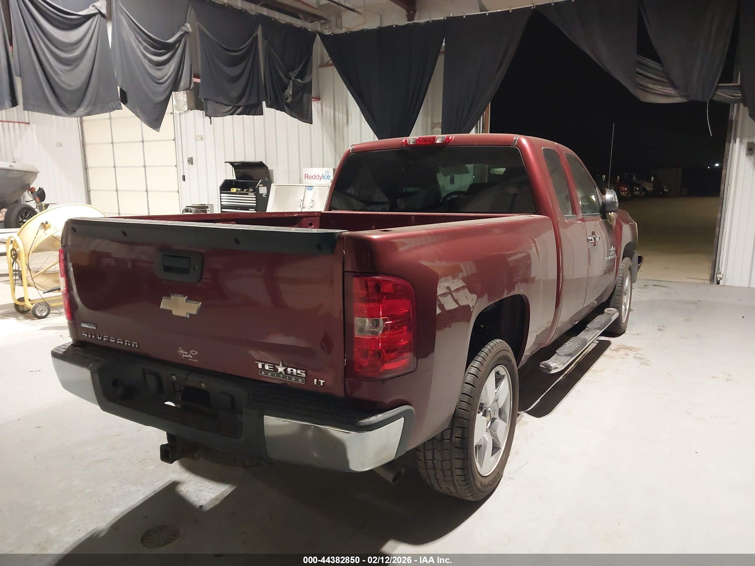 CHEVROLET SILVERADO image 4