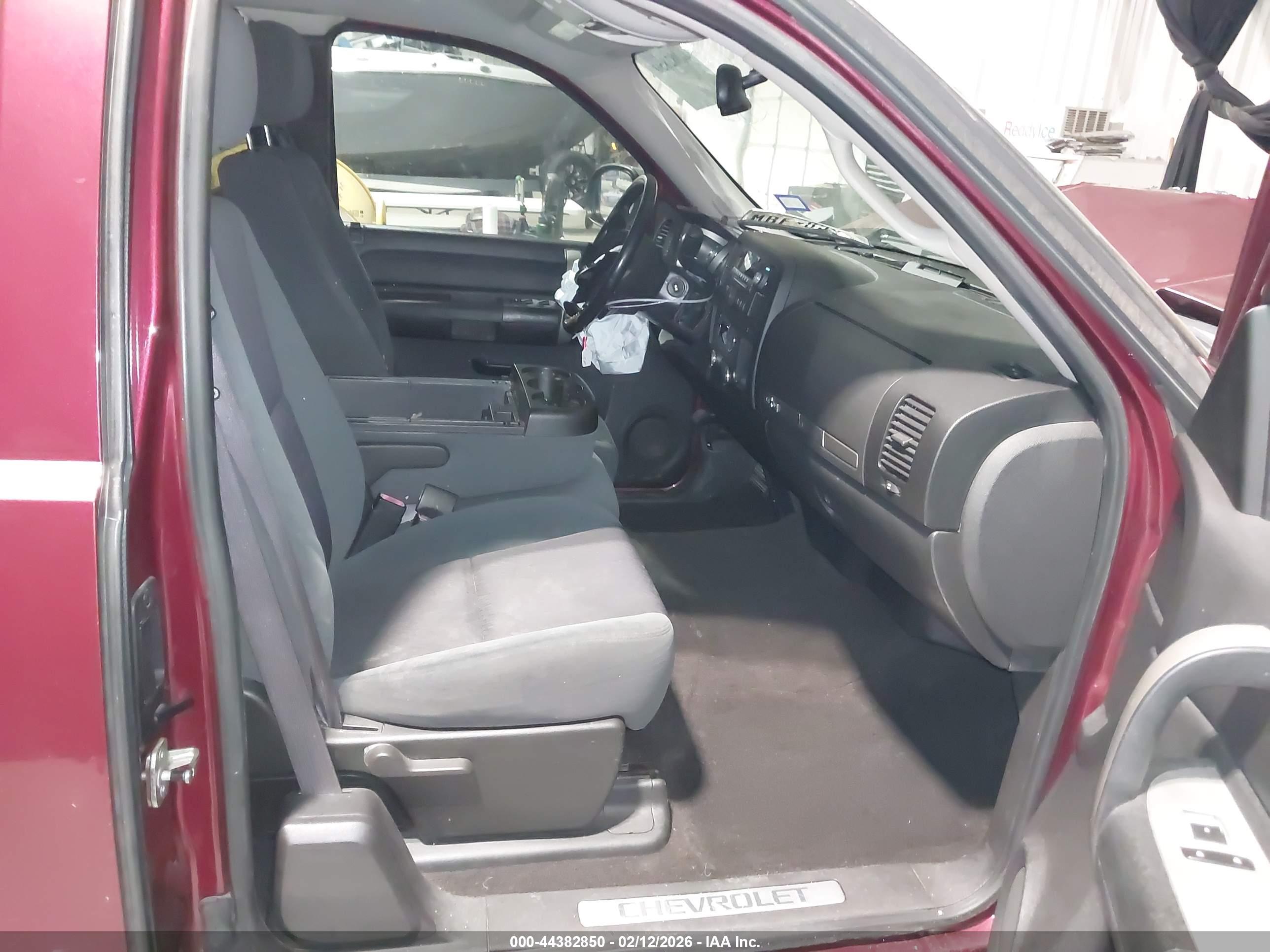 CHEVROLET SILVERADO image 5