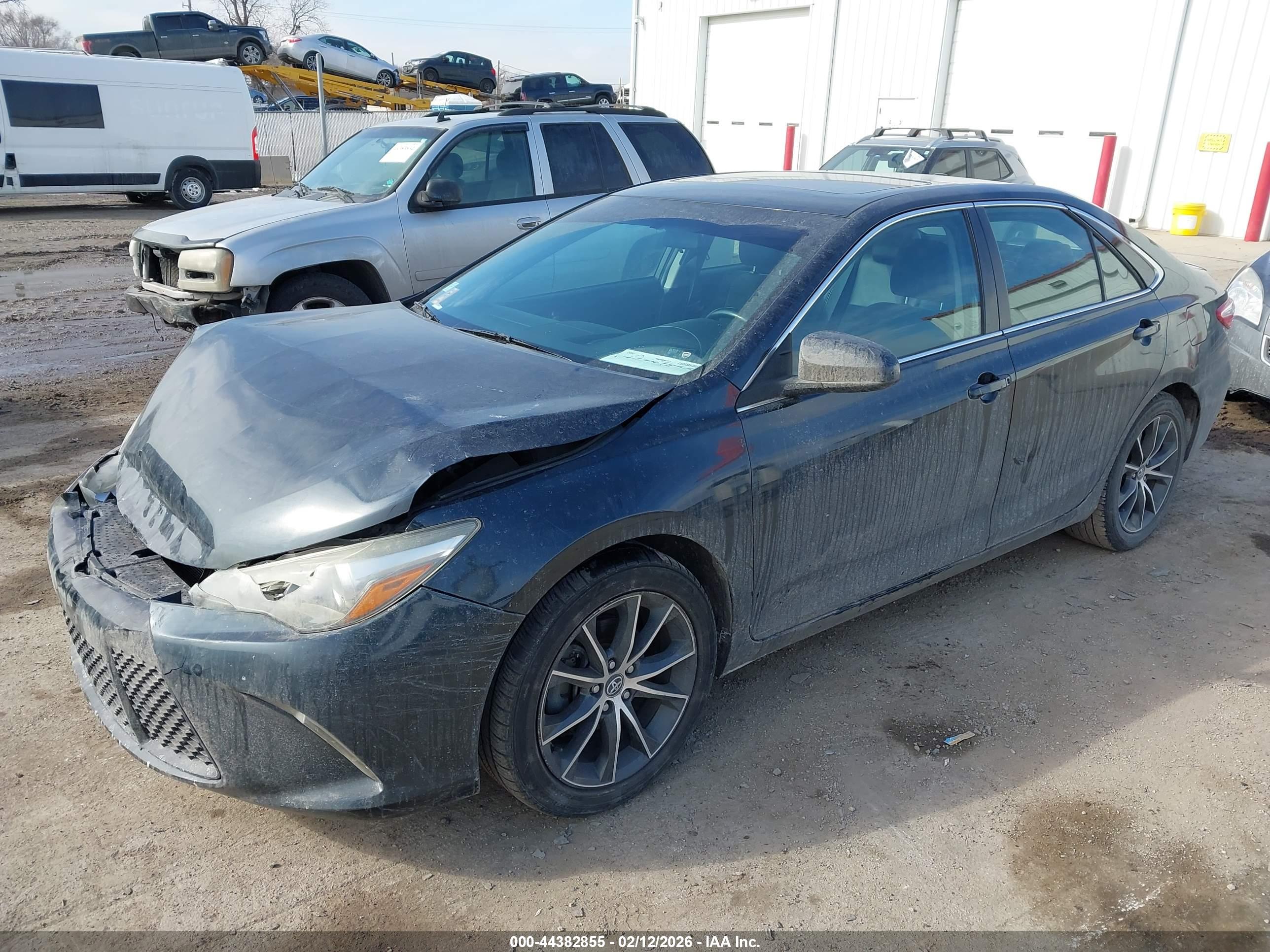 TOYOTA CAMRY image 2